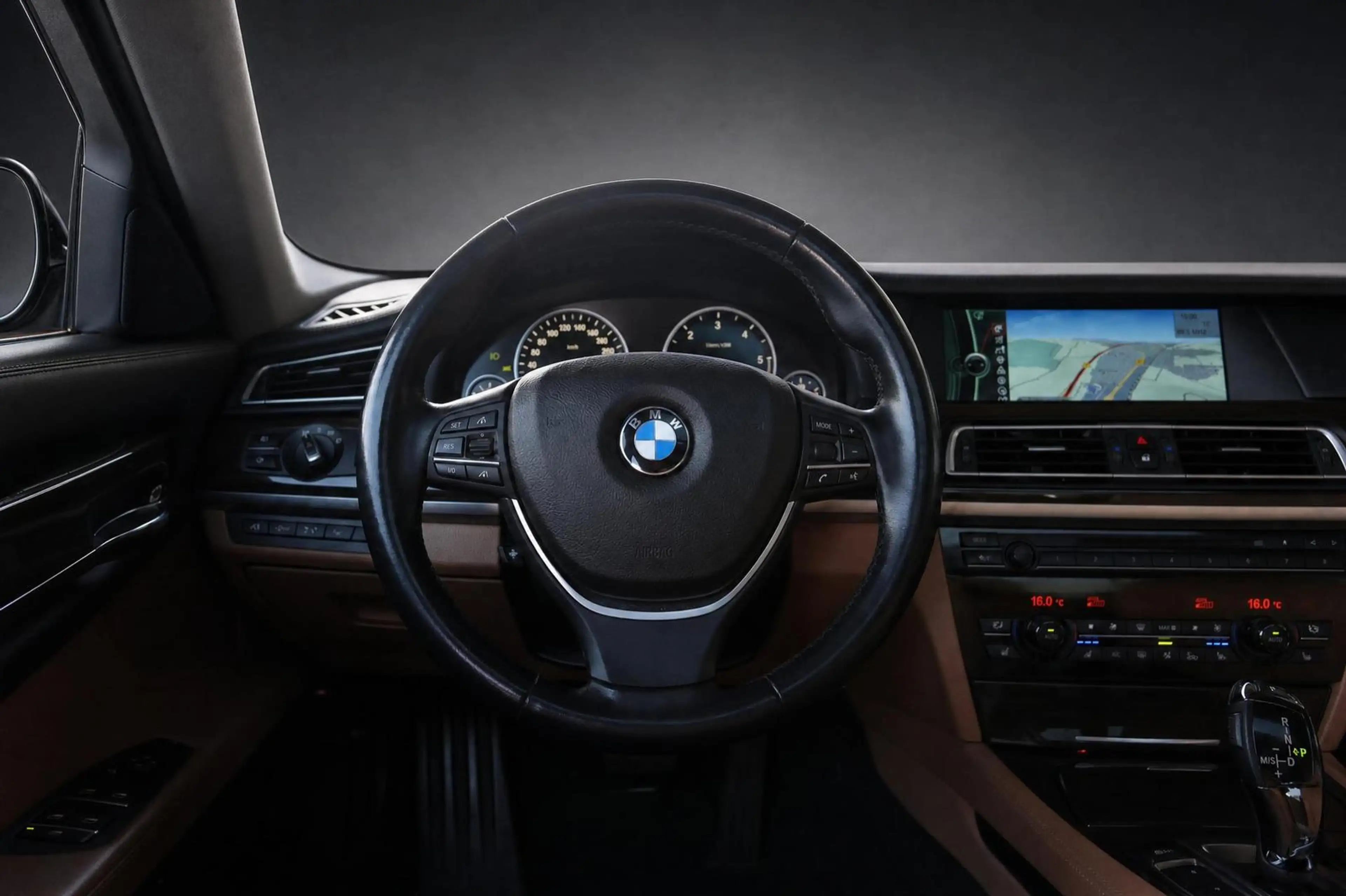 BMW 740 d xDrive GLASDACH*ACC*HUD*STDH*KAM*SPUR*VOLL — photo 8