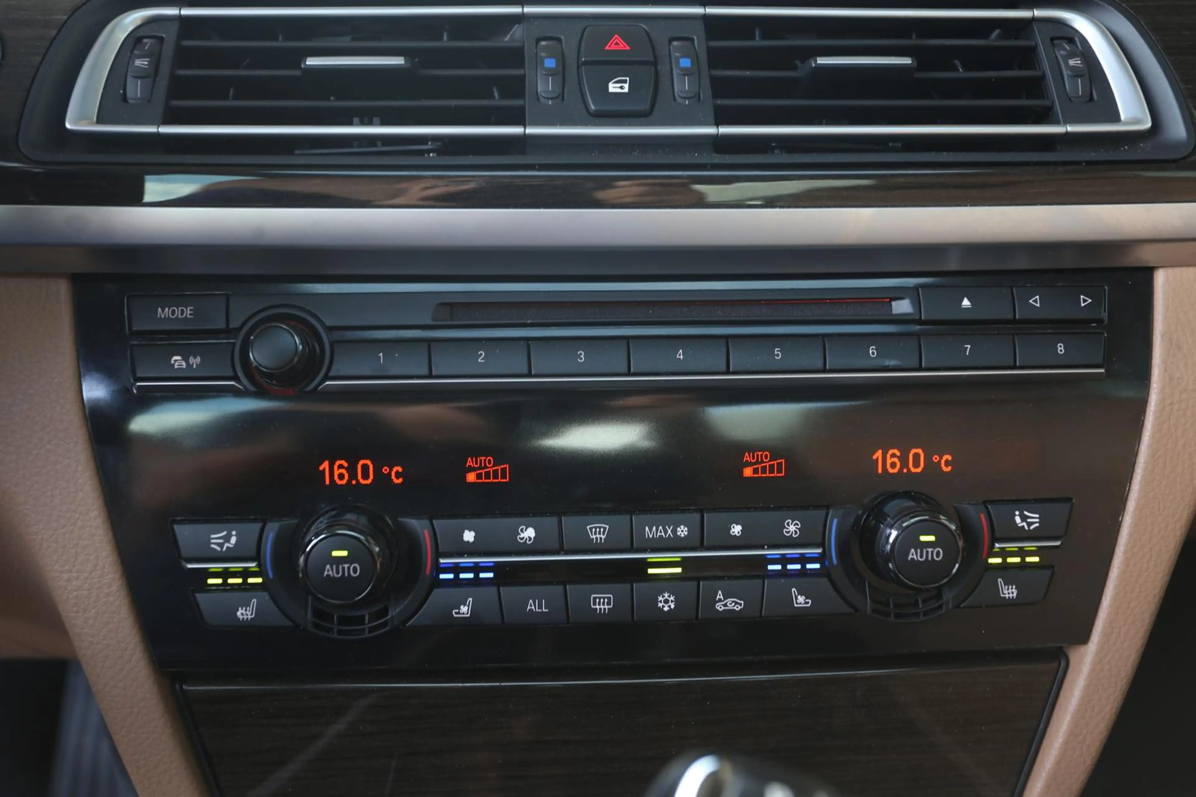 BMW 740 d xDrive GLASDACH*ACC*HUD*STDH*KAM*SPUR*VOLL — photo 18