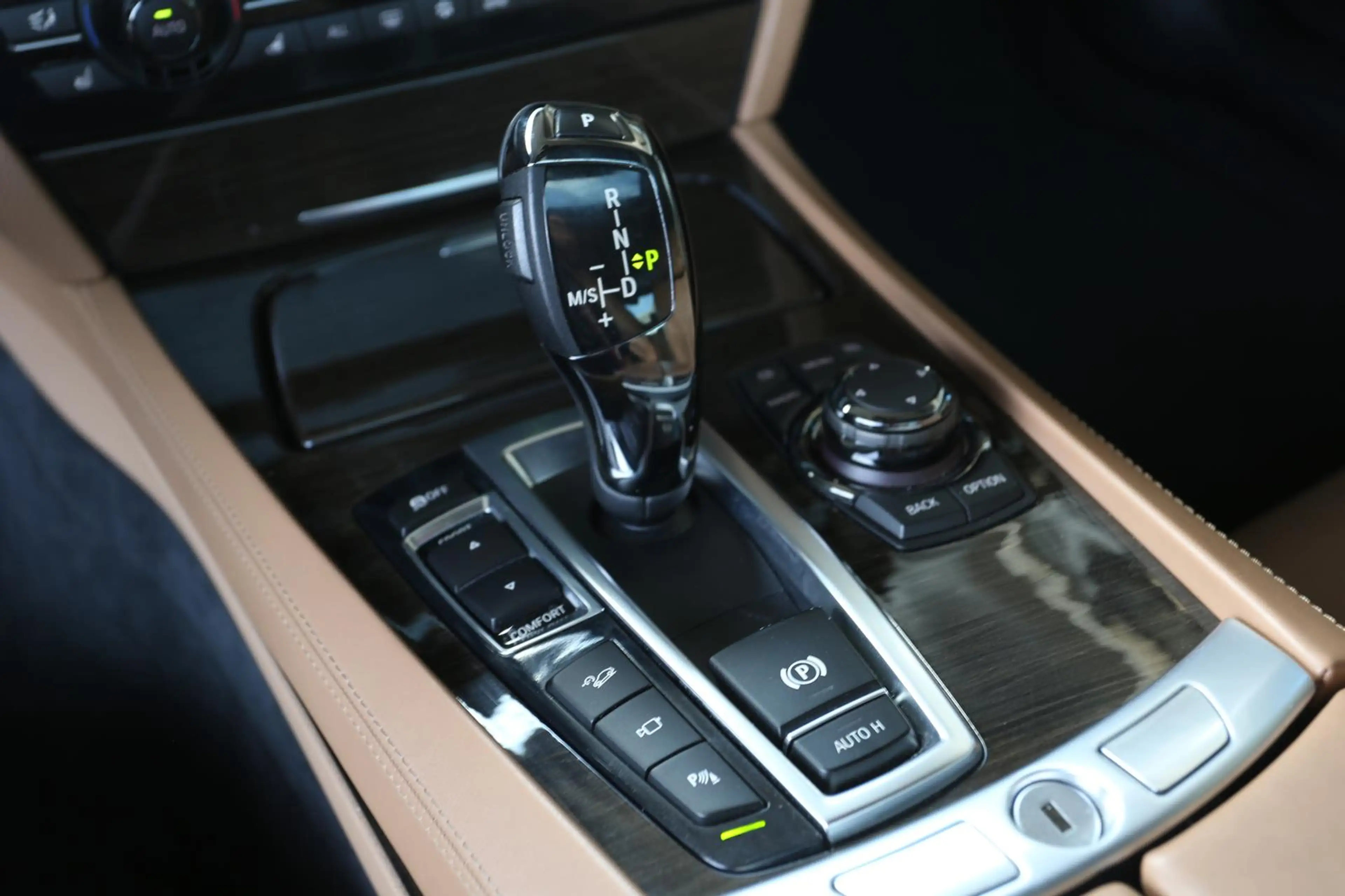 BMW 740 d xDrive GLASDACH*ACC*HUD*STDH*KAM*SPUR*VOLL — photo 19