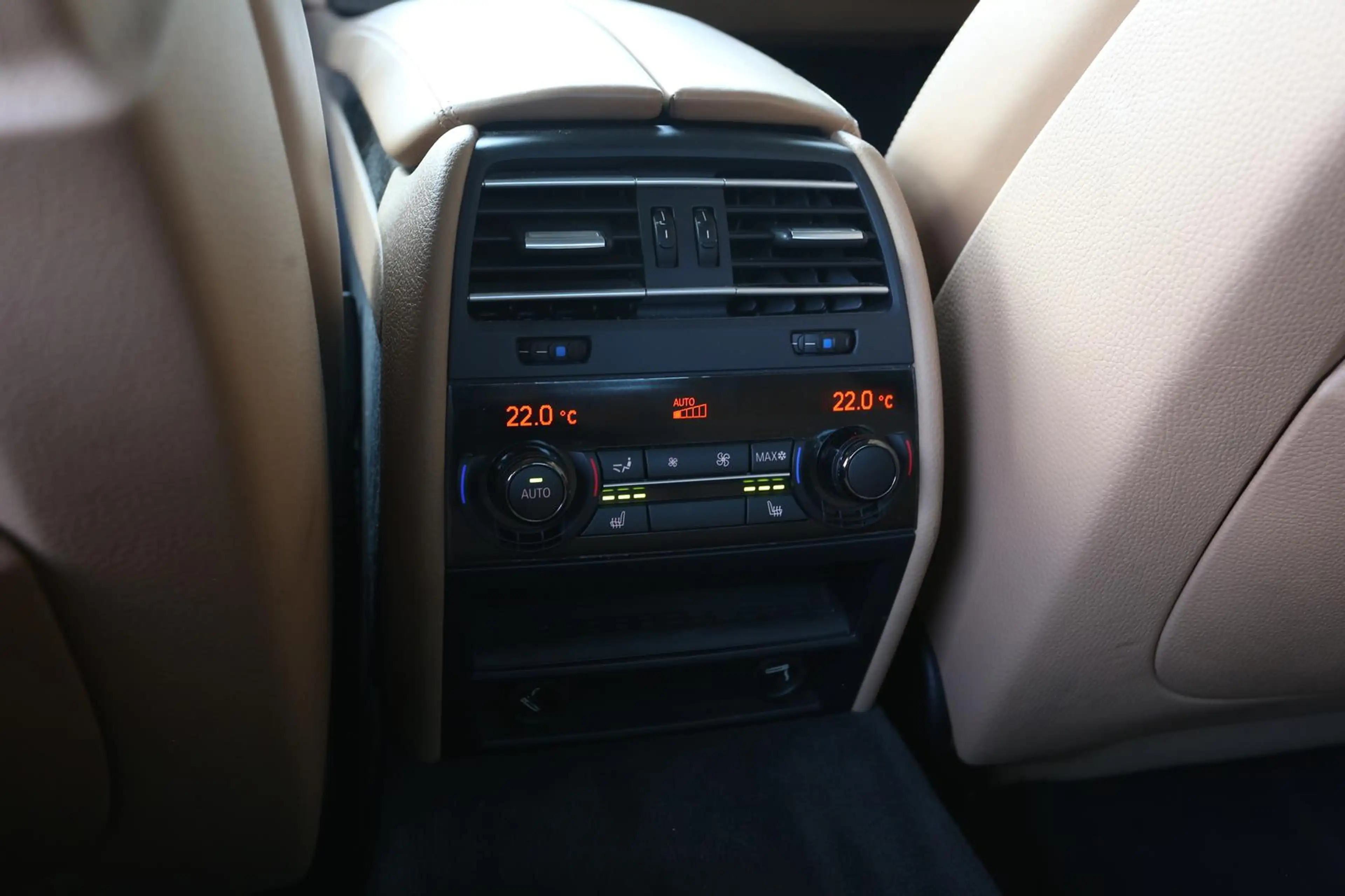 BMW 740 d xDrive GLASDACH*ACC*HUD*STDH*KAM*SPUR*VOLL — photo 25
