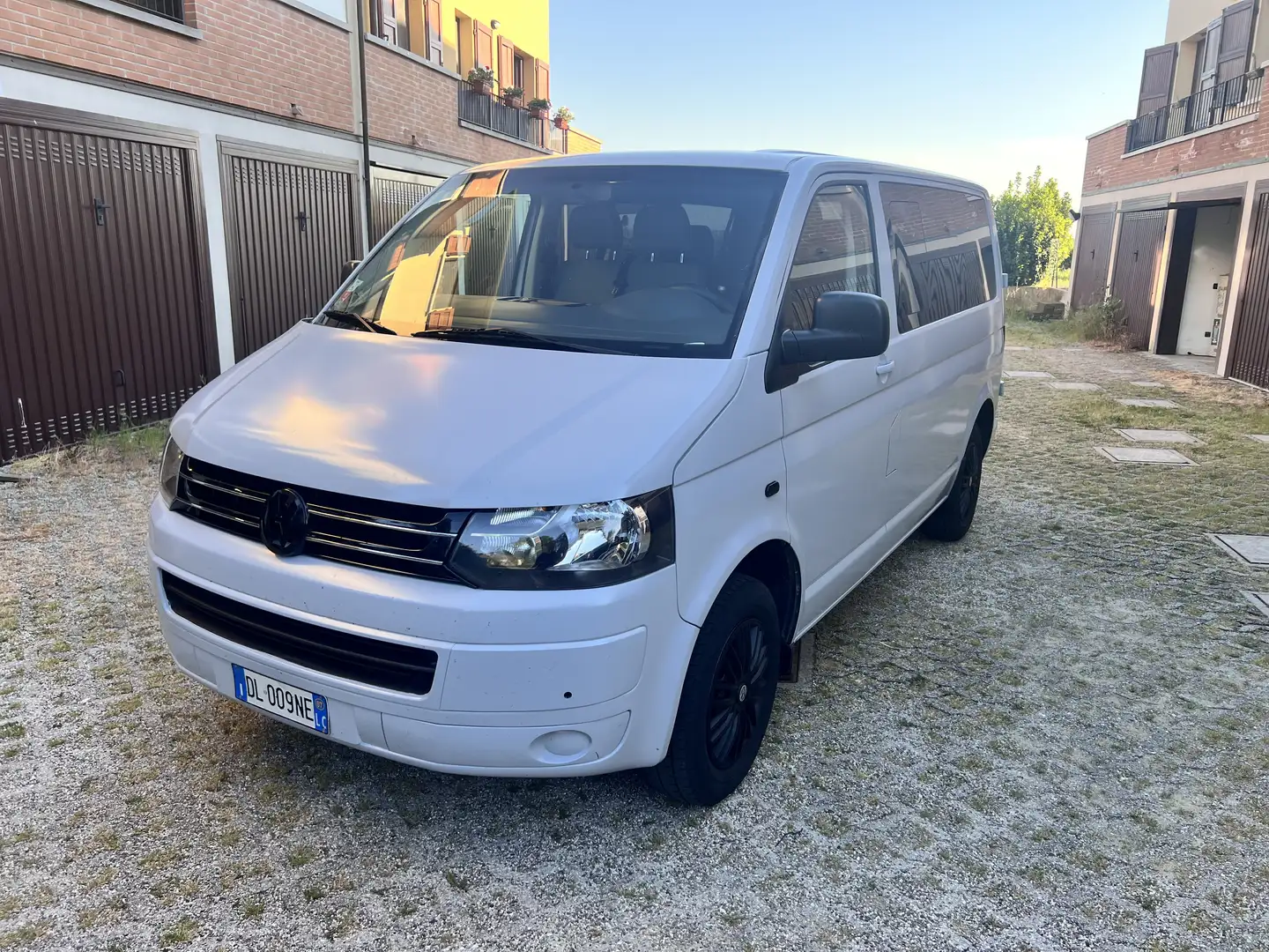 Volkswagen Transporter T5.1 Facelift - 1