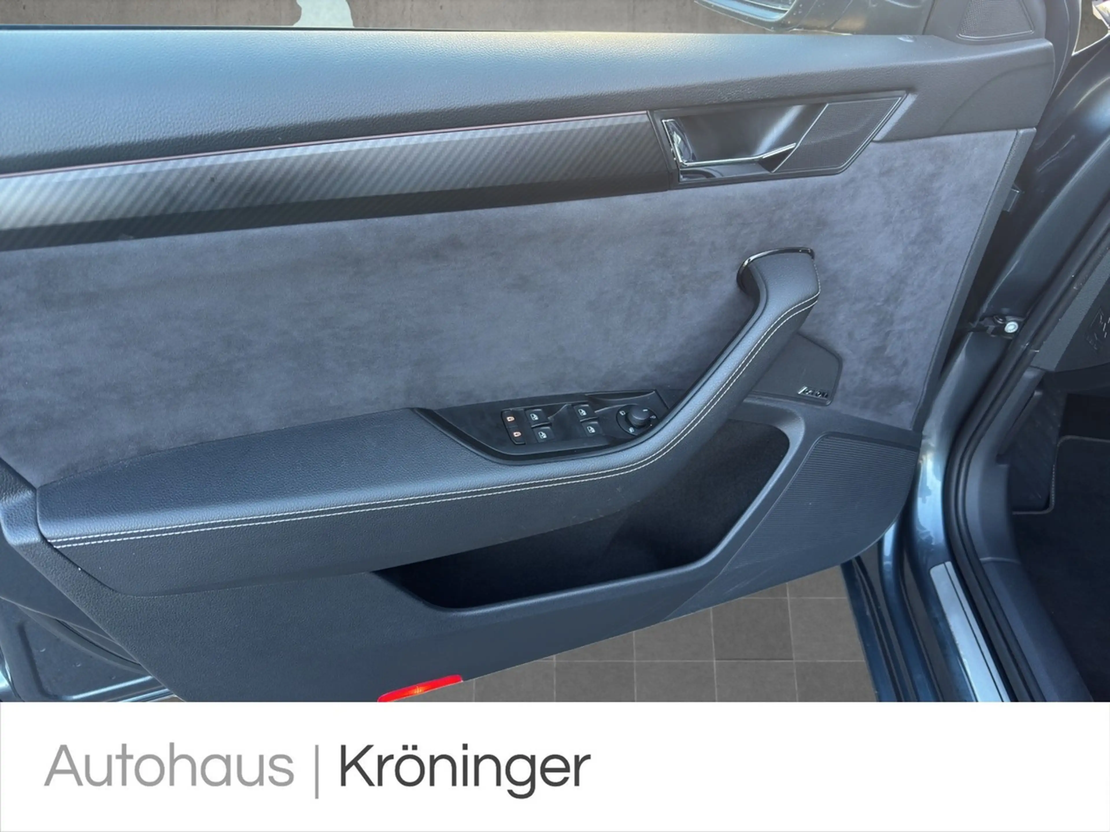 Skoda Superb Combi Sportline 4x4 Pano Navi Kamera — photo 8