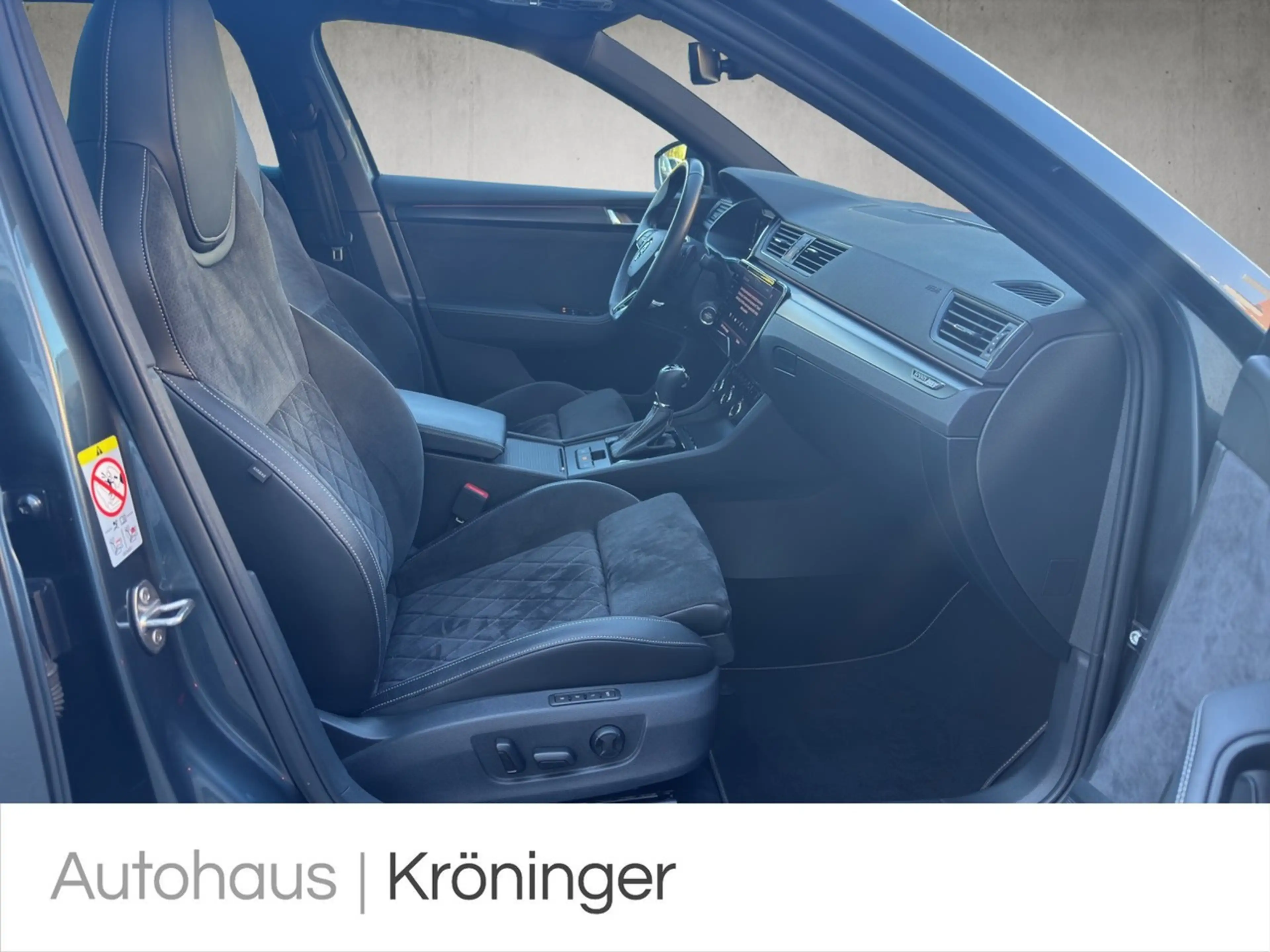 Skoda Superb Combi Sportline 4x4 Pano Navi Kamera — photo 9