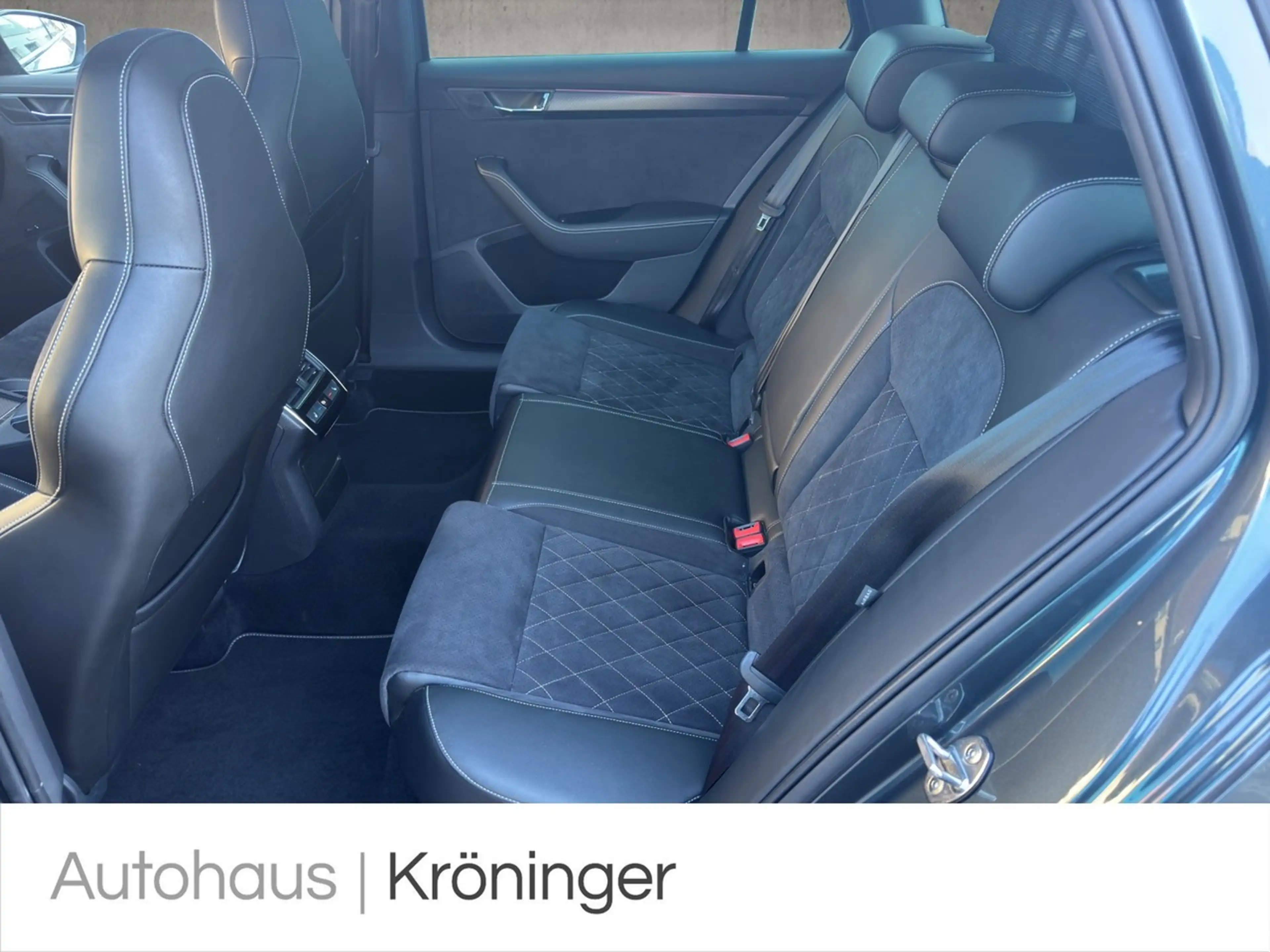 Skoda Superb Combi Sportline 4x4 Pano Navi Kamera — photo 10