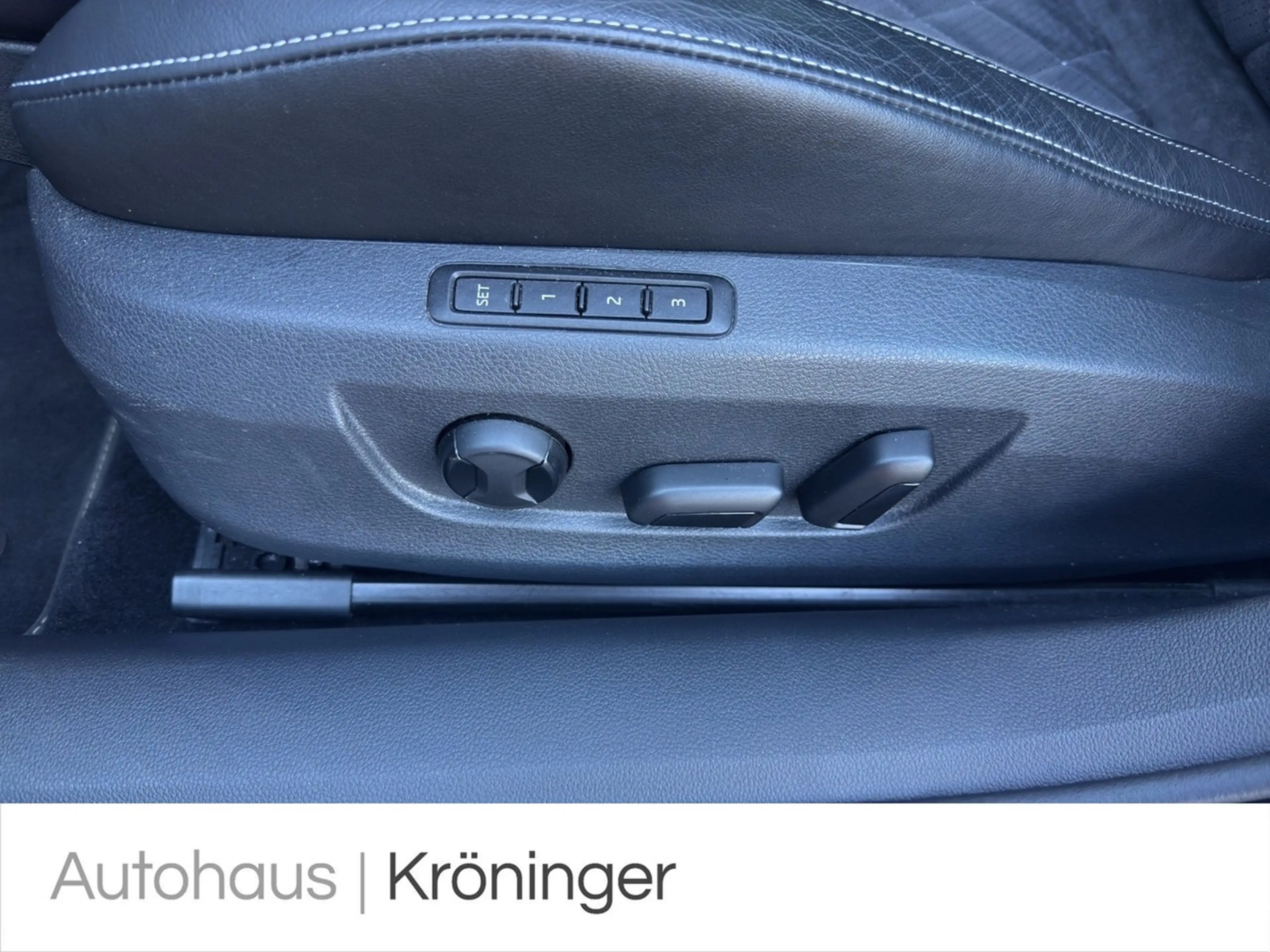 Skoda Superb Combi Sportline 4x4 Pano Navi Kamera — photo 17