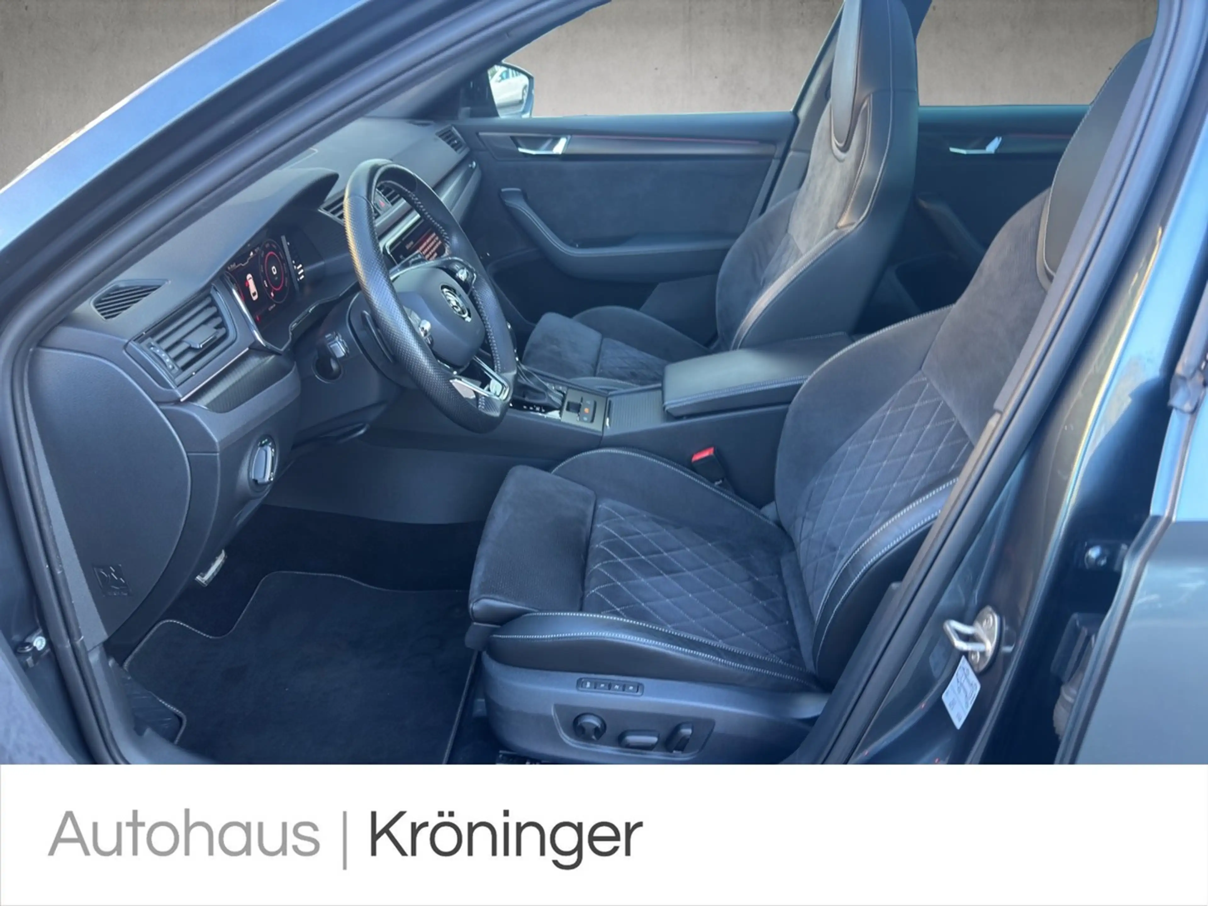 Skoda Superb Combi Sportline 4x4 Pano Navi Kamera — photo 7