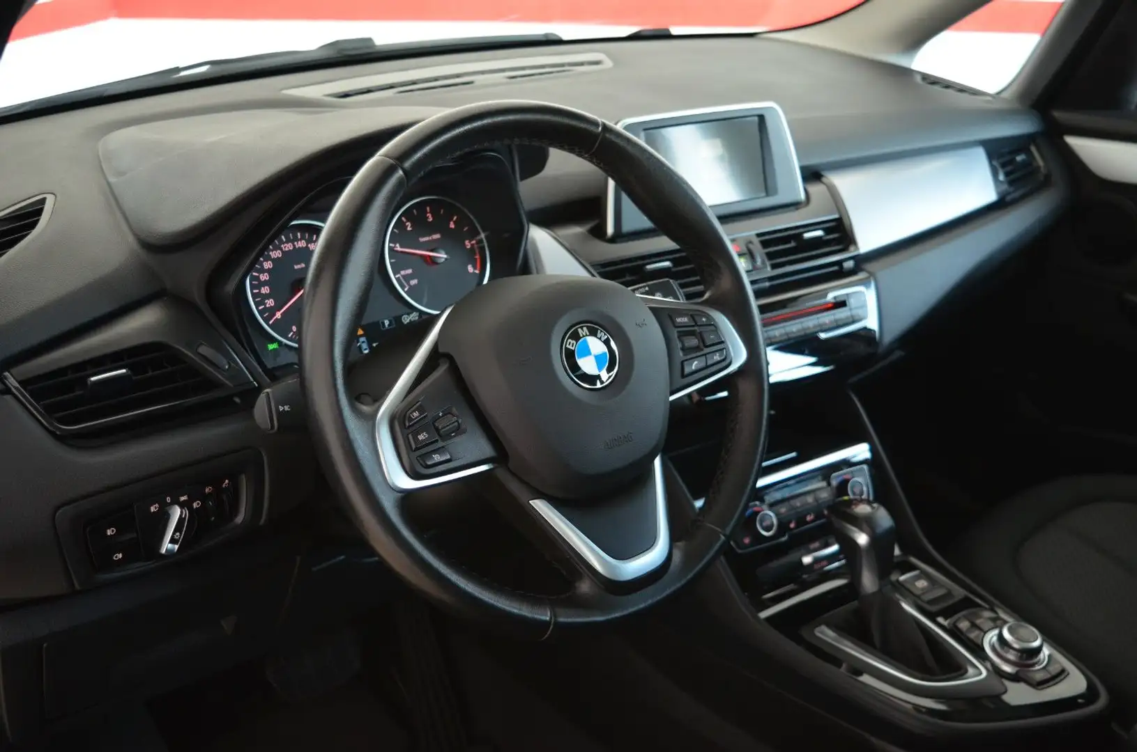 BMW 218 d Active Tourer | Navi | AHK | Glasdach | PDC Weiß - 2