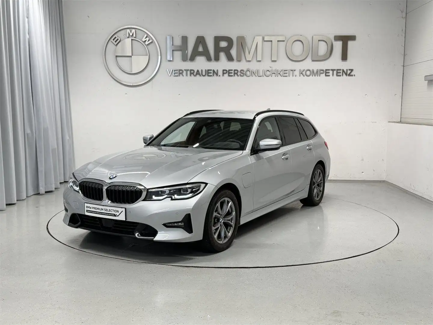 BMW 320 e xDrive Silber - 1