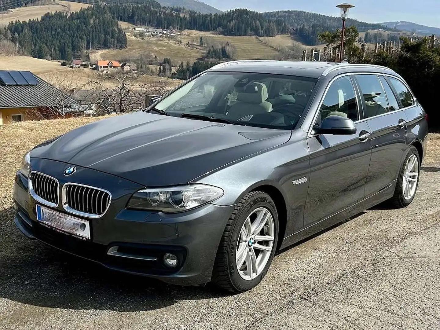 BMW 530 530d xDrive Touring Aut. Grau - 1