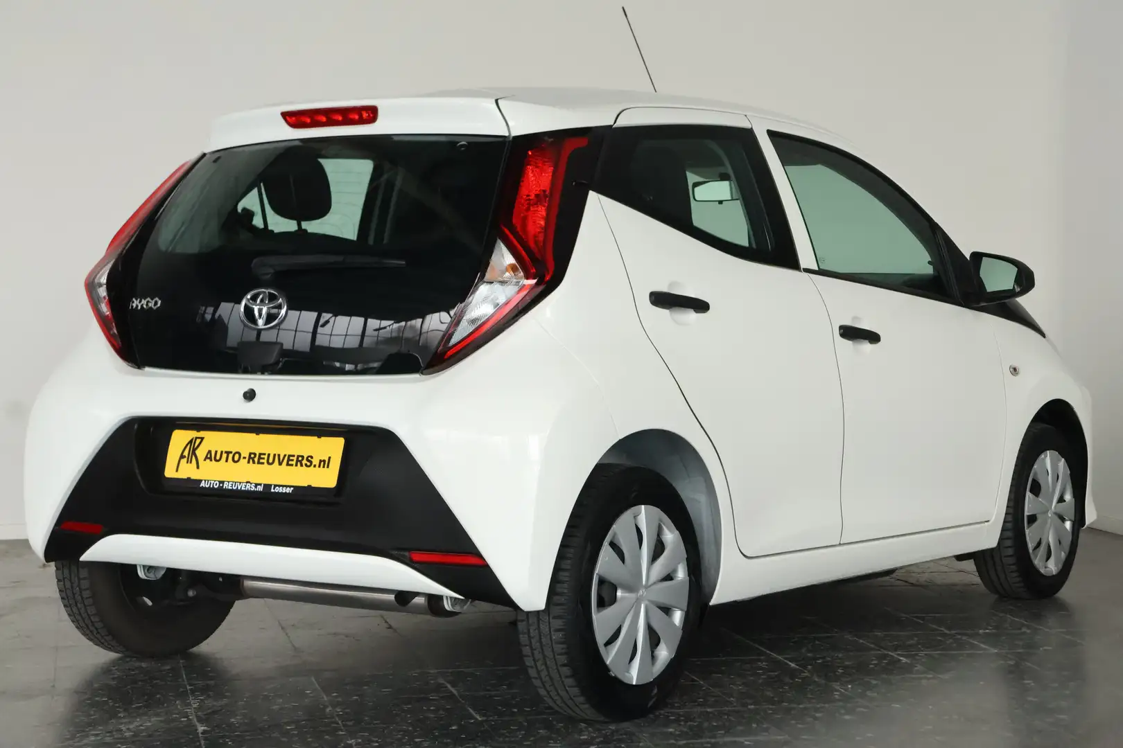 Toyota Aygo 1.0 VVT-i x-fun / Airco / 5 Deurs / Bluetooth / Al Blanc - 2