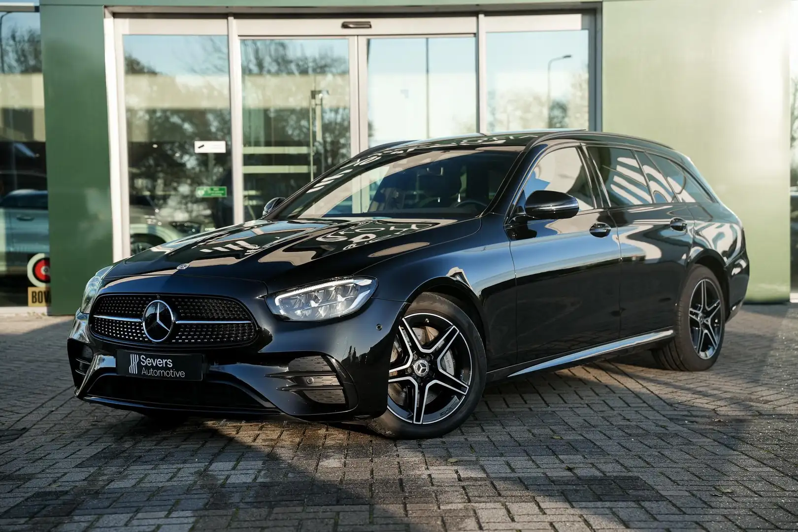 Mercedes-Benz E 300 e AMG Line l Panorama dak l Adaptieve cruisecontro Zwart - 2