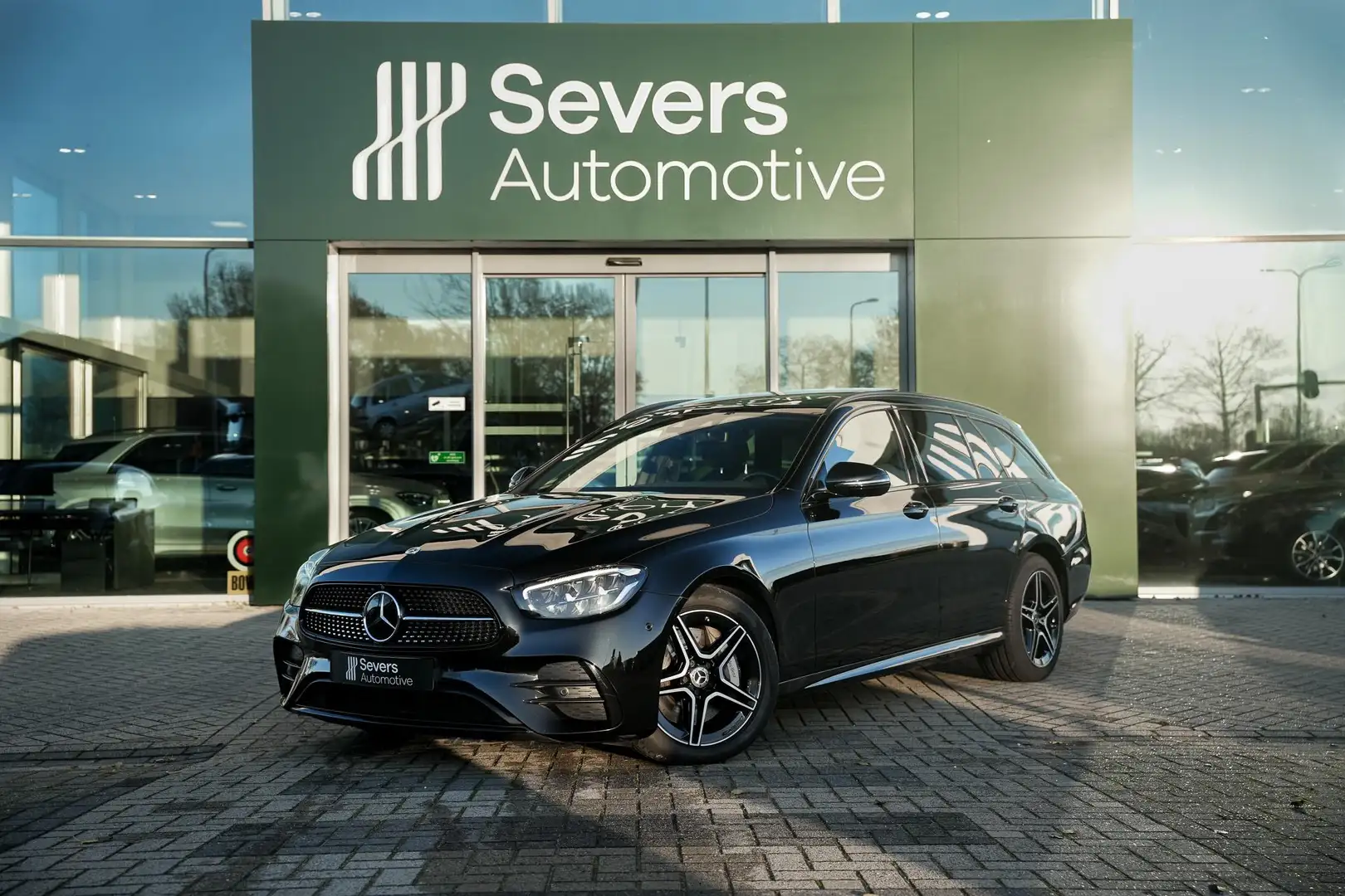 Mercedes-Benz E 300 e AMG Line l Panorama dak l Adaptieve cruisecontro Zwart - 1