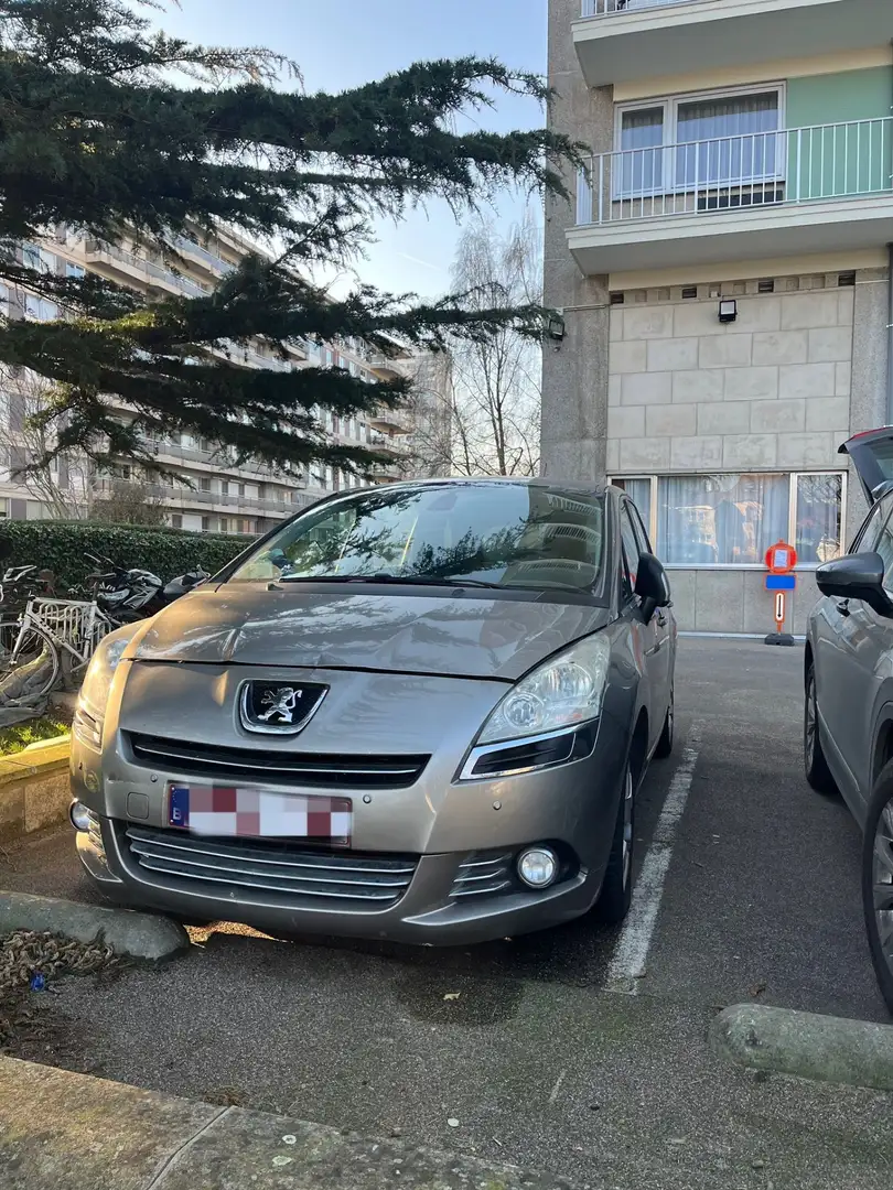Peugeot 5008 1.6i Confort Pack - 1