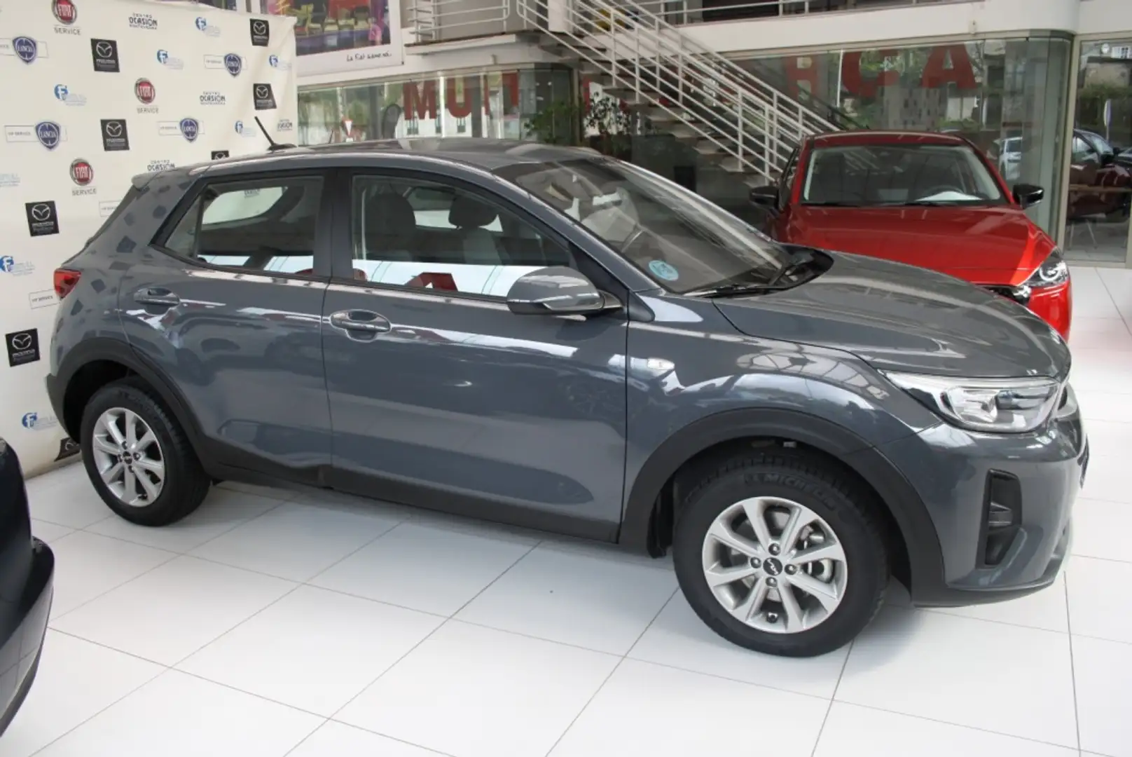 Kia Stonic 1.2 DPi Concept Plus Gris - 1