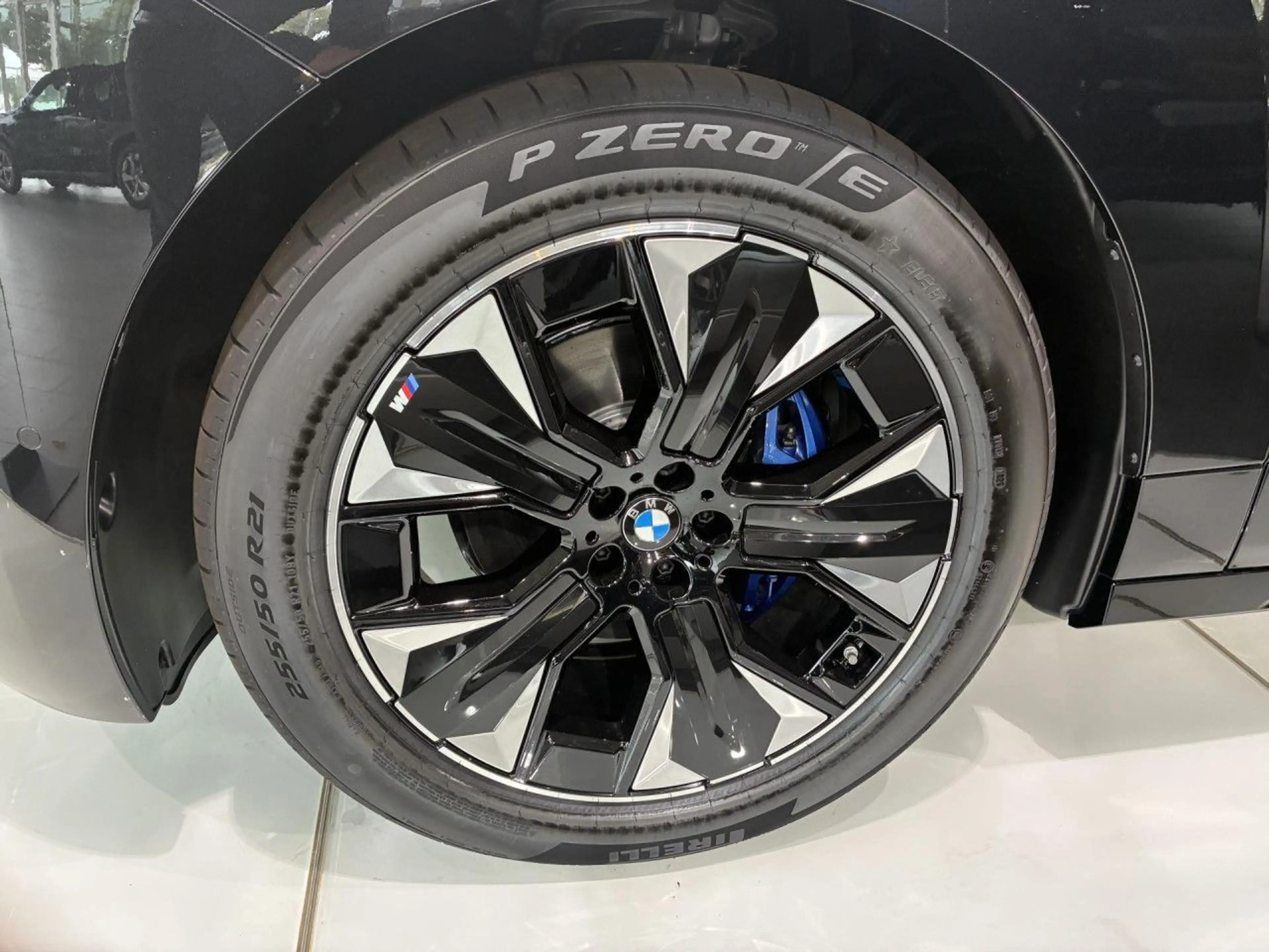 BMW iX 45 SOFORT HUD AHK M Sport Glow SuView Sportpaket — photo 15