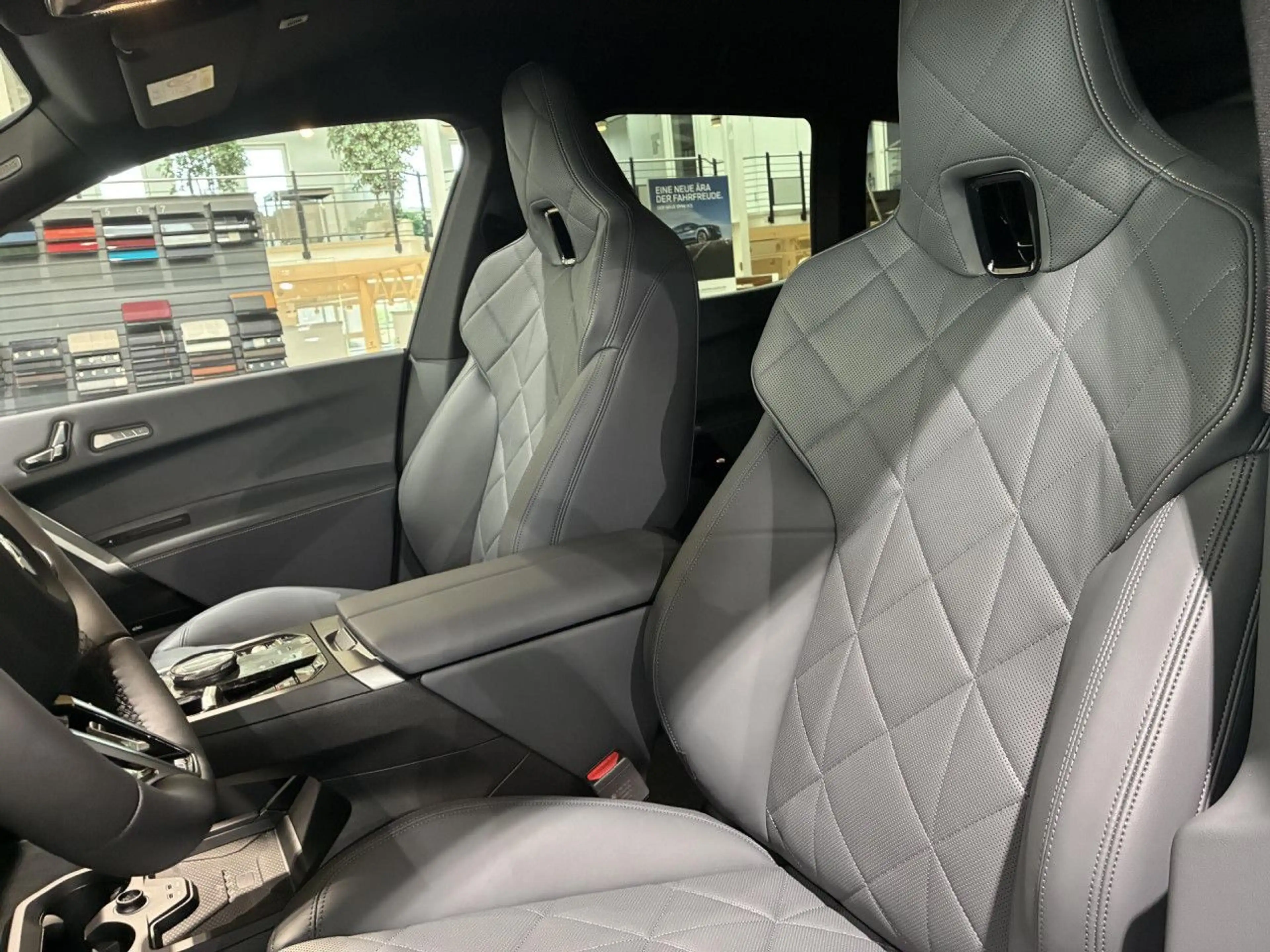 BMW iX 45 SOFORT HUD AHK M Sport Glow SuView Sportpaket — photo 10