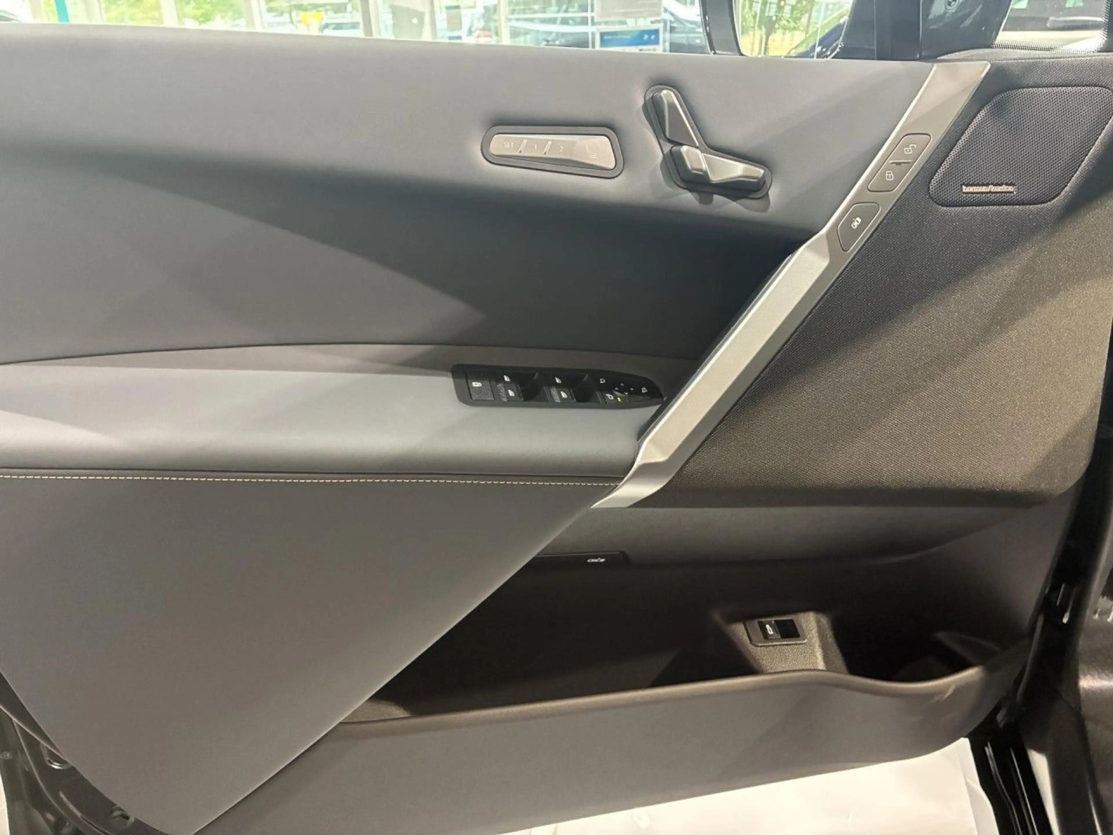 BMW iX 45 SOFORT HUD AHK M Sport Glow SuView Sportpaket — photo 14