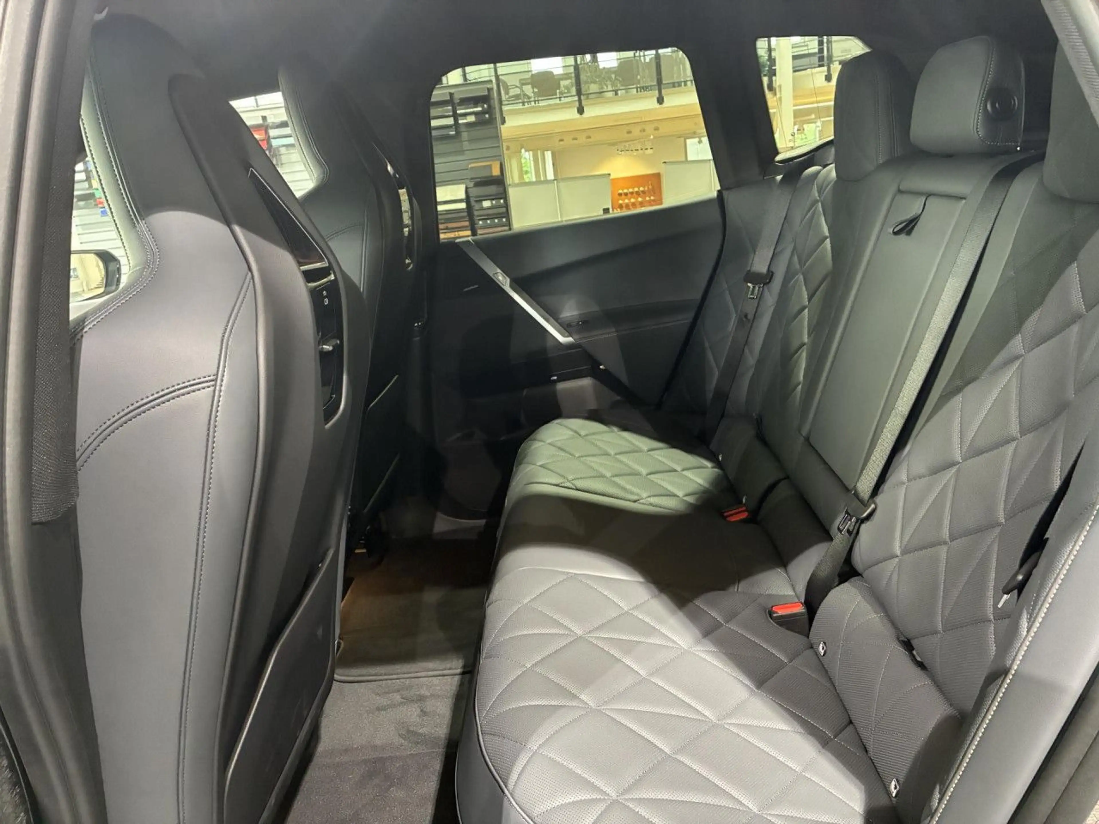 BMW iX 45 SOFORT HUD AHK M Sport Glow SuView Sportpaket — photo 11