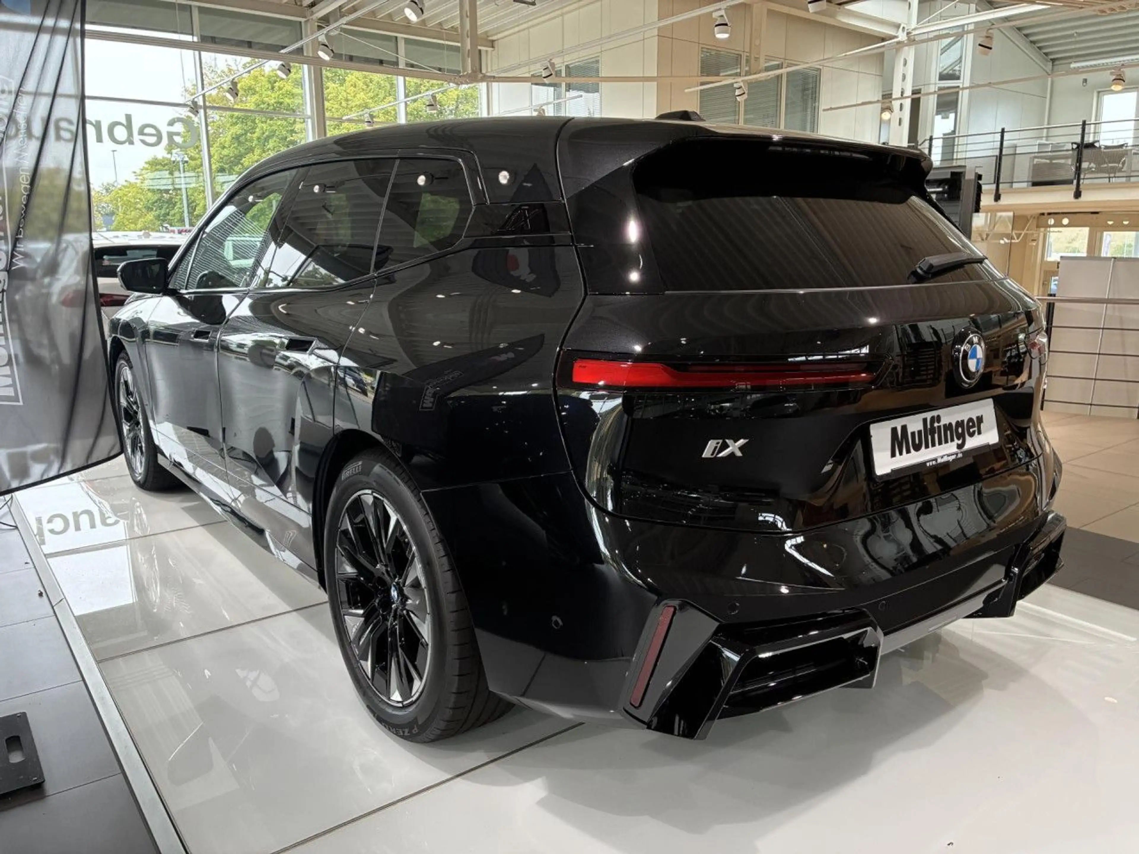 BMW iX 45 SOFORT HUD AHK M Sport Glow SuView Sportpaket — photo 5