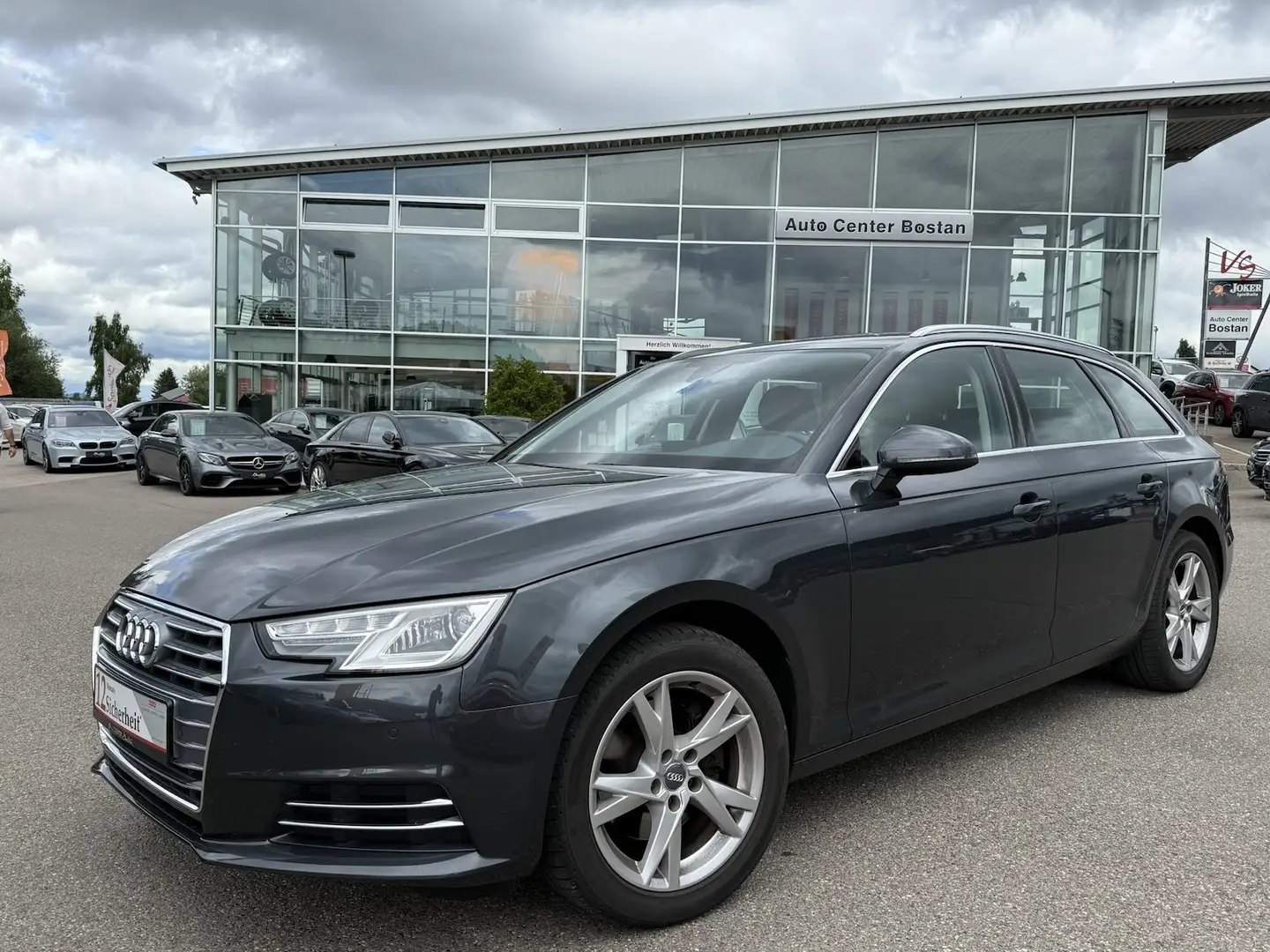 Audi A4 2.0 TFSI SPORT ULTRA/MMI-NAVI/AHK/PDC/1.HAND Grau - 2