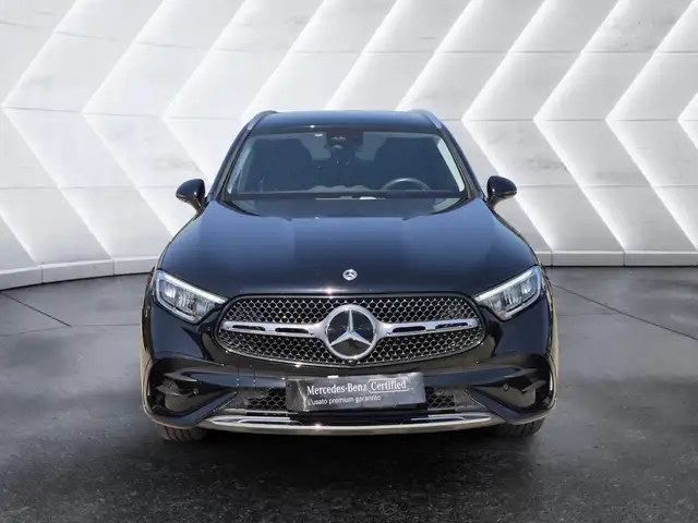 Mercedes-Benz 220 view 2