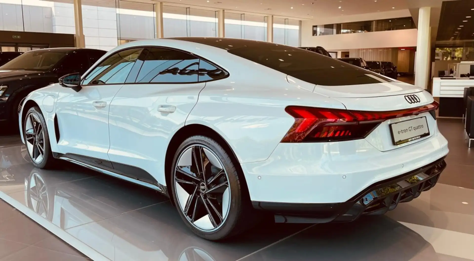 Audi e-tron Sportback 55 quattro Black line edition Blanc - 1