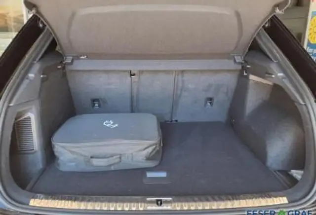 Audi Q3 view 5