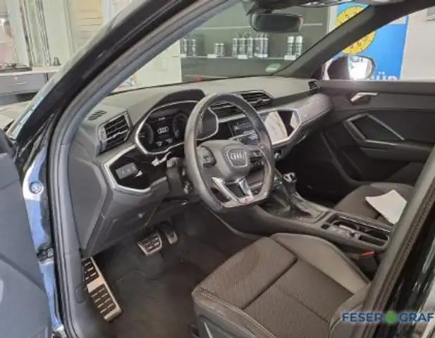 Audi Q3 view 4