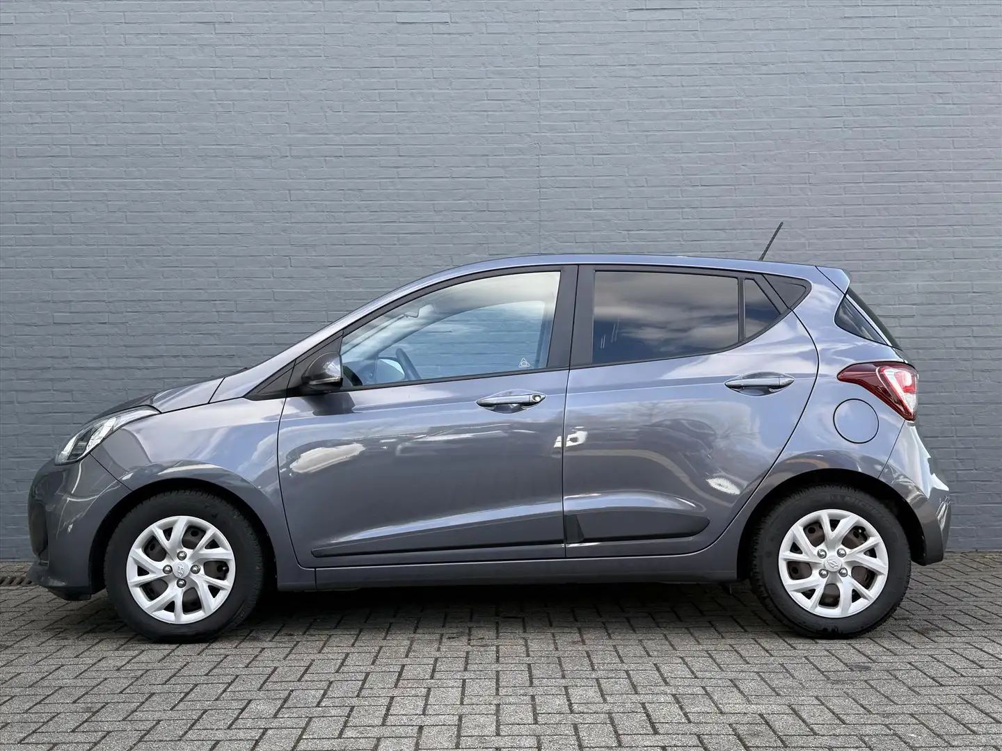 Hyundai i10 1.0i 66pk Premium | Stoel & Stuurverwarming Gris - 2
