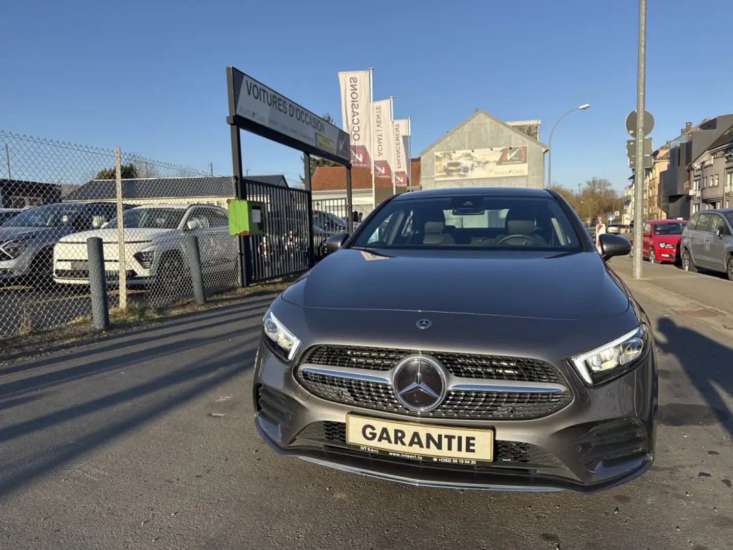 Mercedes-Benz A 180 AMG-LINE 136CV Gris - 2