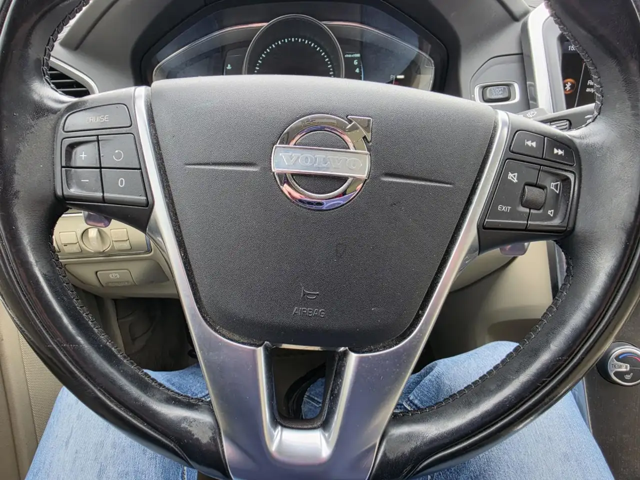 Volvo XC60 снимка Volvo XC60