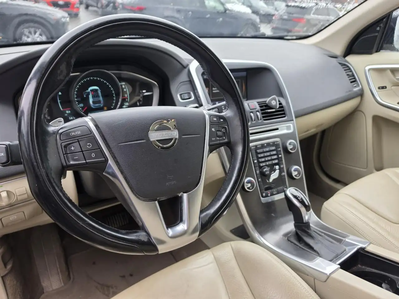 Volvo XC60 снимка Volvo XC60