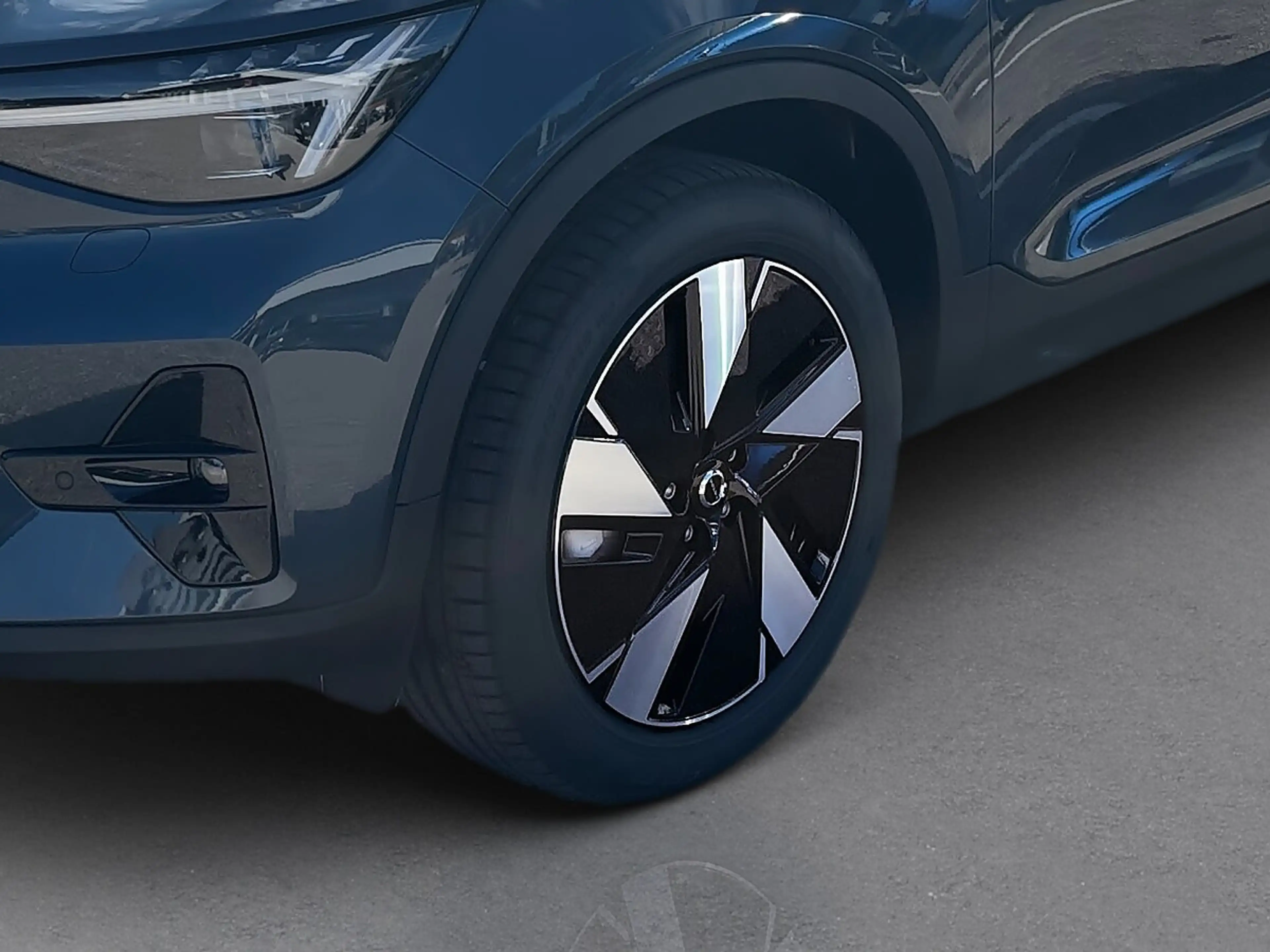 Volvo EX40 Twin 82kWh Plus — photo 8