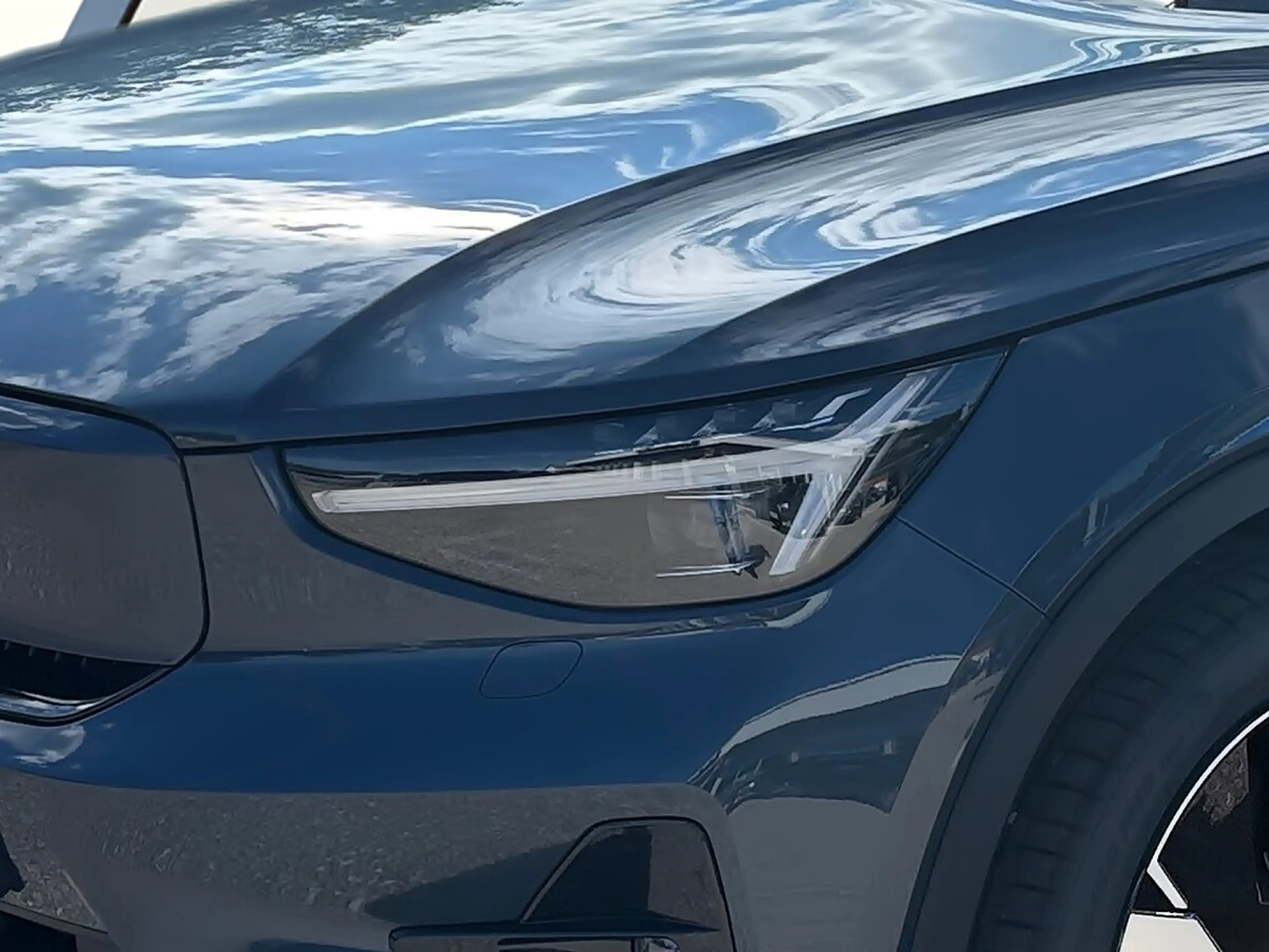 Volvo EX40 Twin 82kWh Plus — photo 7