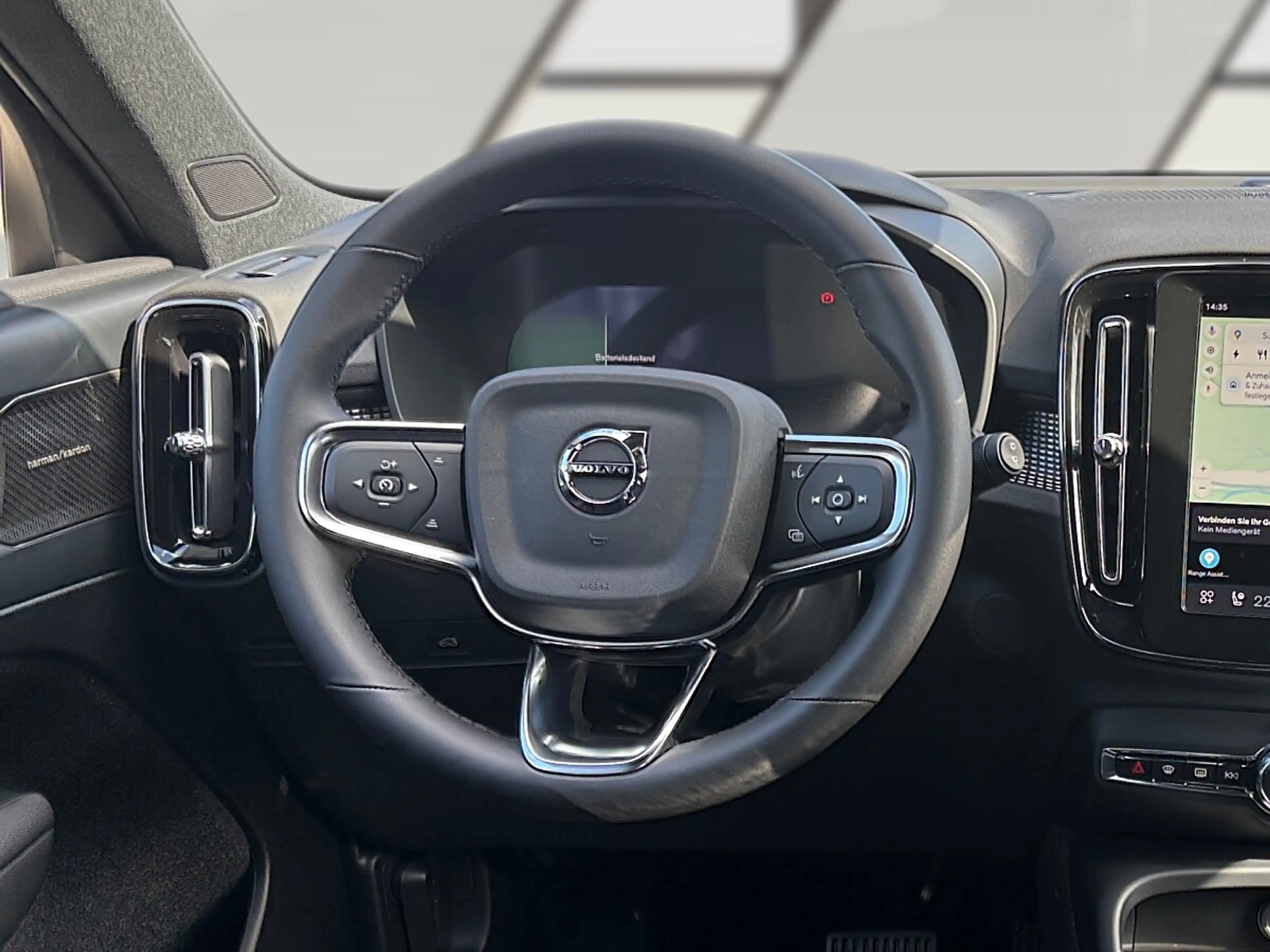 Volvo EX40 Twin 82kWh Plus — photo 13