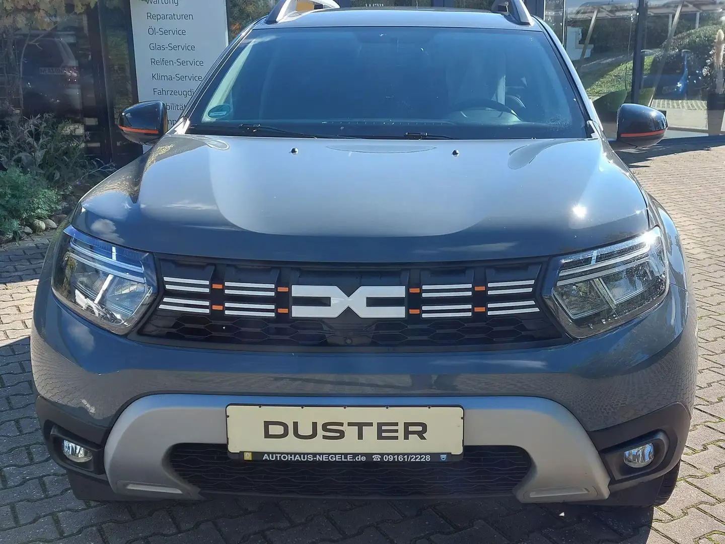 Dacia Duster Extreme Automatik WKR AHK HU + KD neu Grau - 2