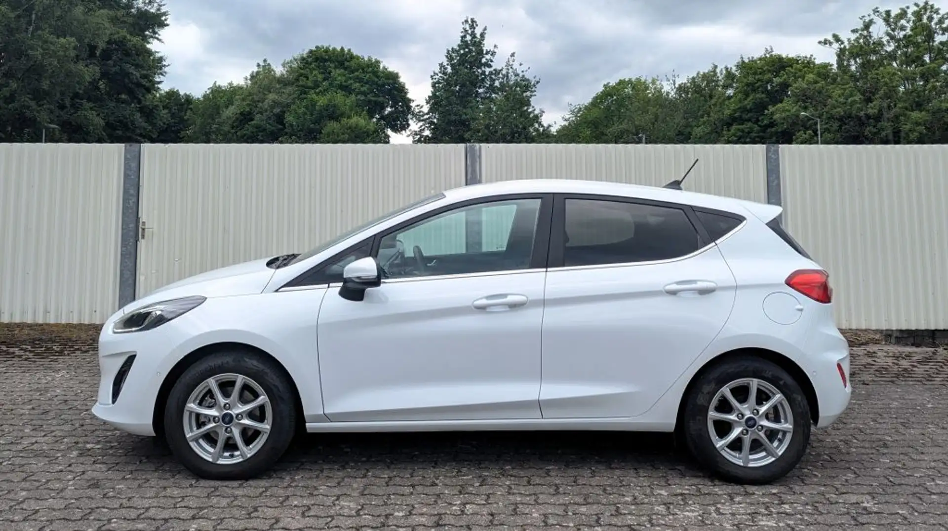 Ford Fiesta 1.0 EcoBoost S&S TITANIUM, NAVI, SHZ, ALU, LED Blanc - 2
