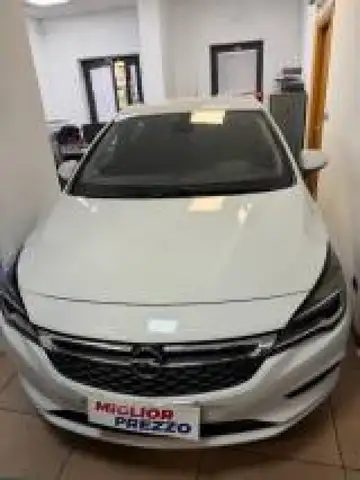 Opel Astra view 2