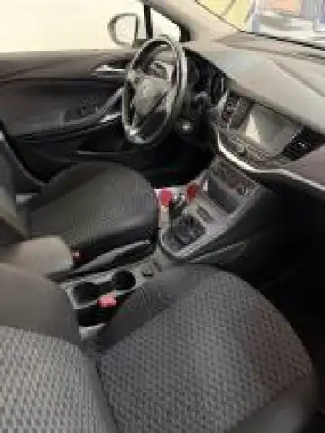 Opel Astra view 8