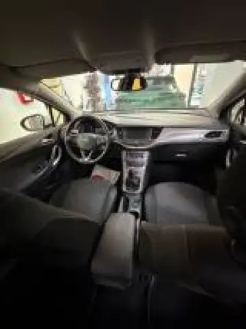 Opel Astra view 5