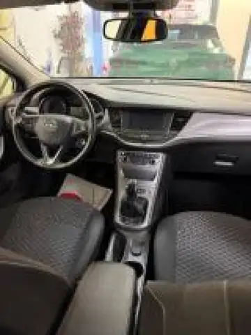 Opel Astra view 4