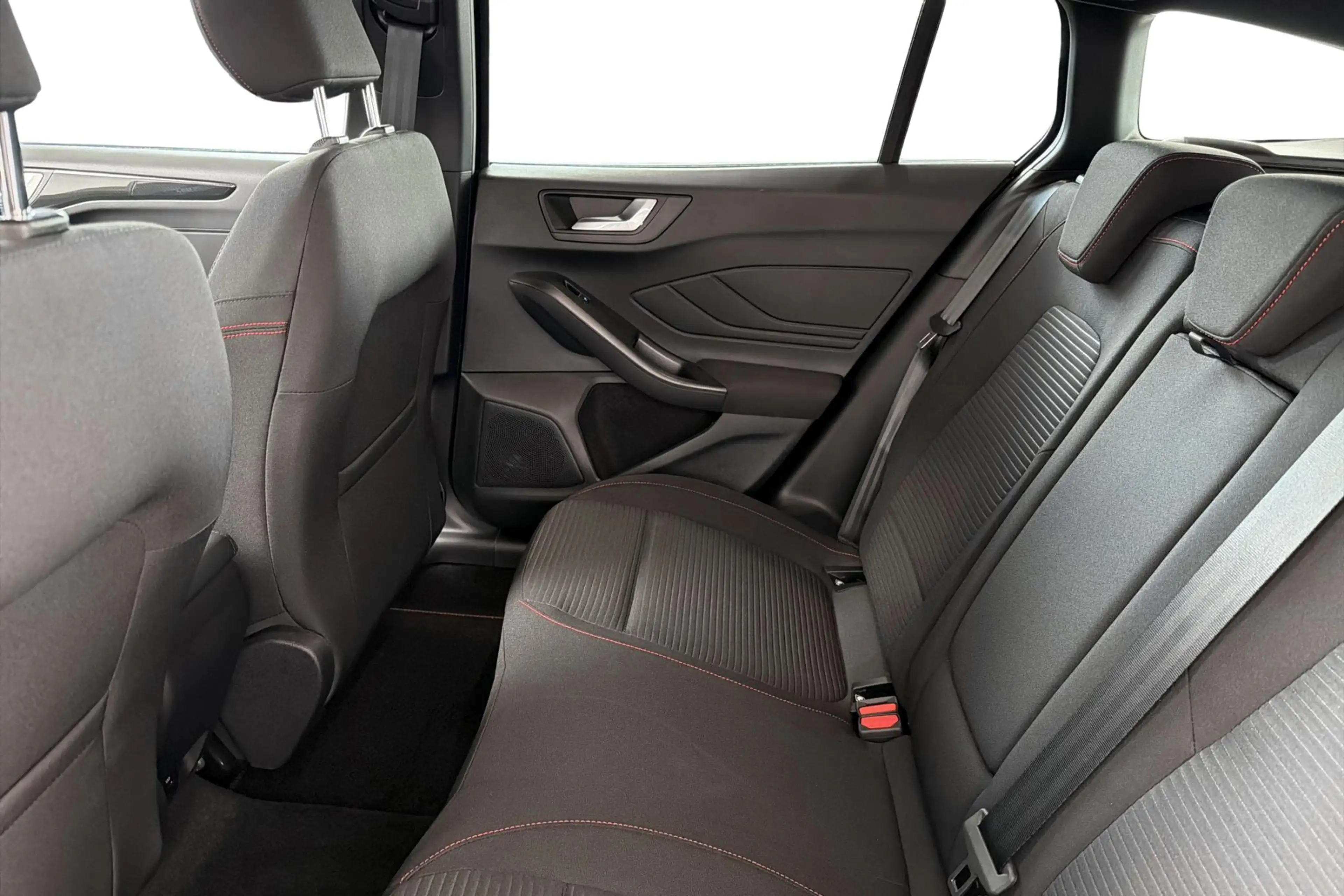 Ford Focus Clipper 1.0i EcoBoost MHEV 92kW ST-Line X — photo 7