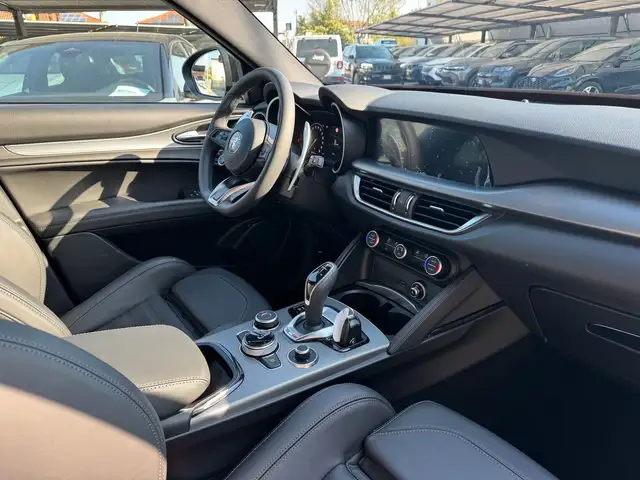 Alfa Romeo Stelvio view 10