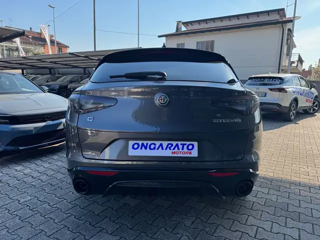 Alfa Romeo Stelvio view 7