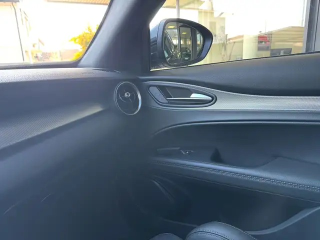 Alfa Romeo Stelvio view 19