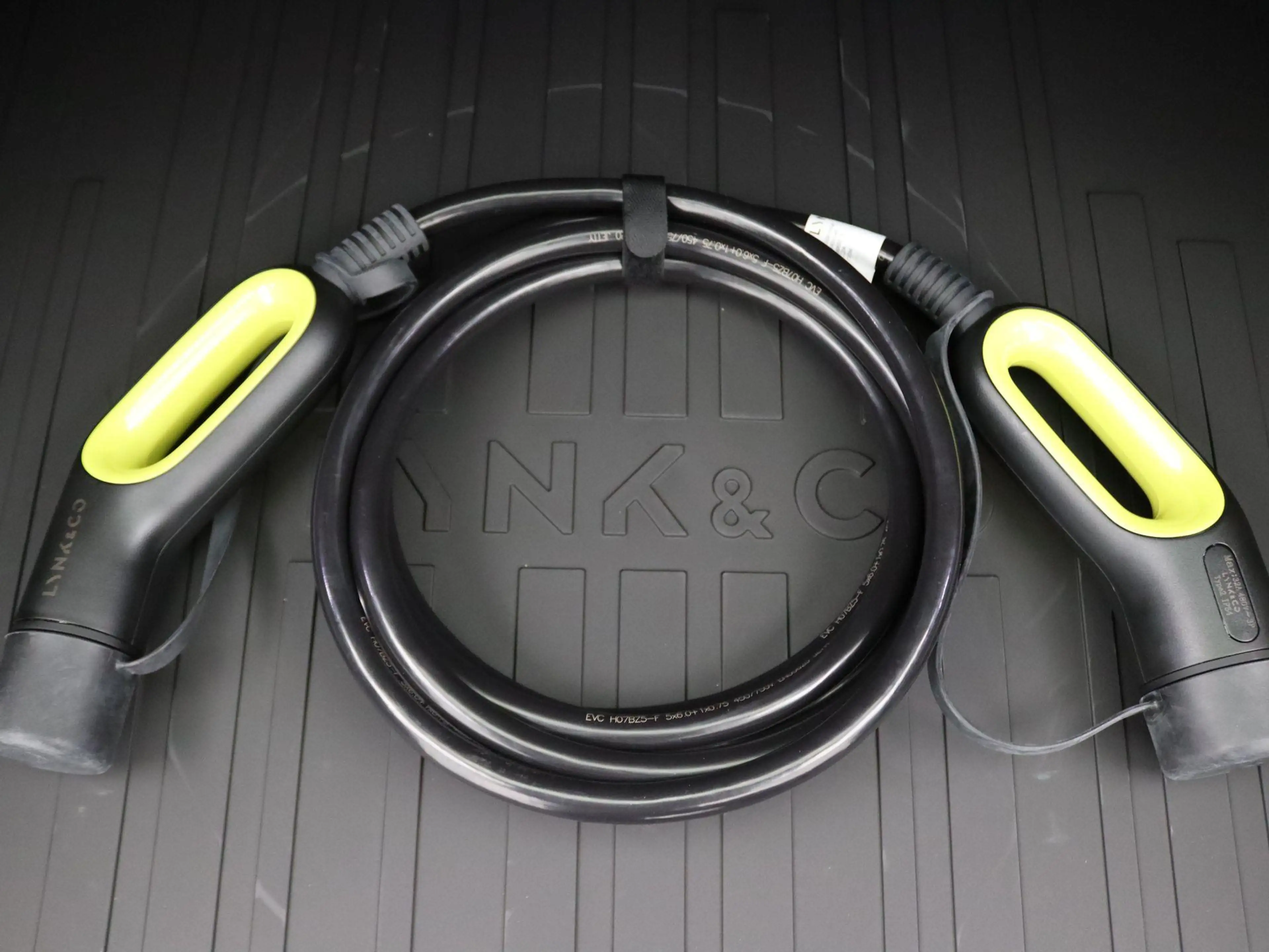 Lynk & Co 01 1.5 Plug-in Hybride 261PK Aut. SOH 99,84%, Achteru — photo 48
