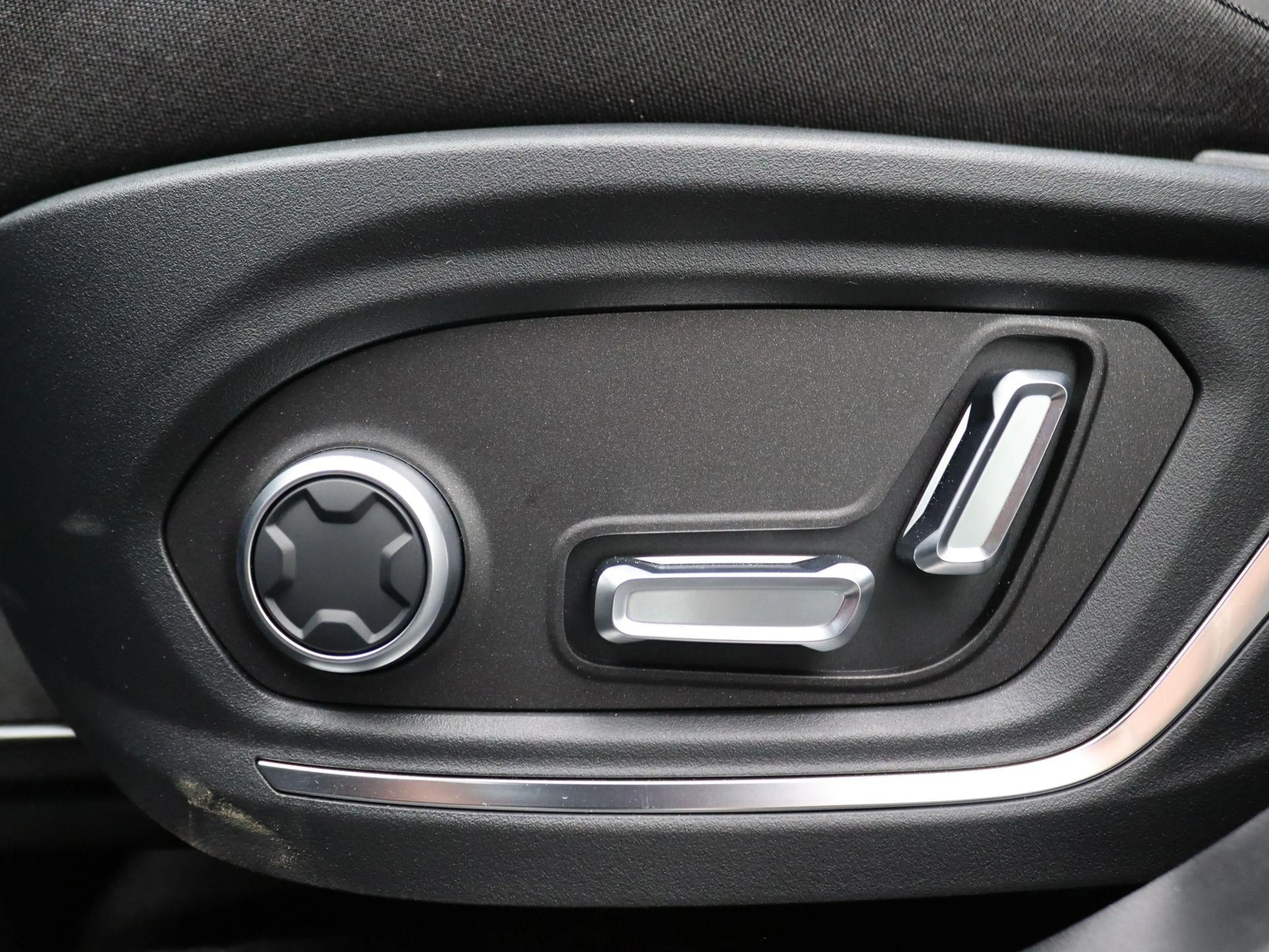 Lynk & Co 01 1.5 Plug-in Hybride 261PK Aut. SOH 99,84%, Achteru — photo 43