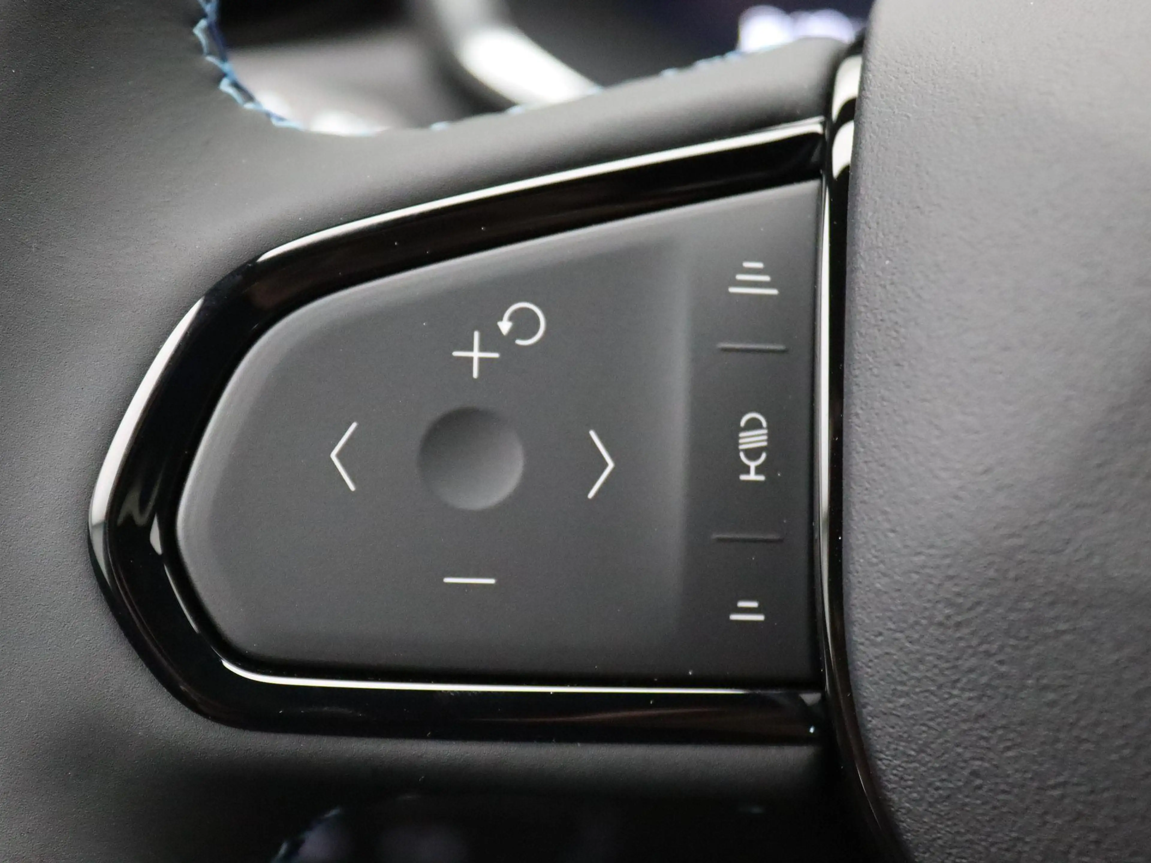 Lynk & Co 01 1.5 Plug-in Hybride 261PK Aut. SOH 99,84%, Achteru — photo 19