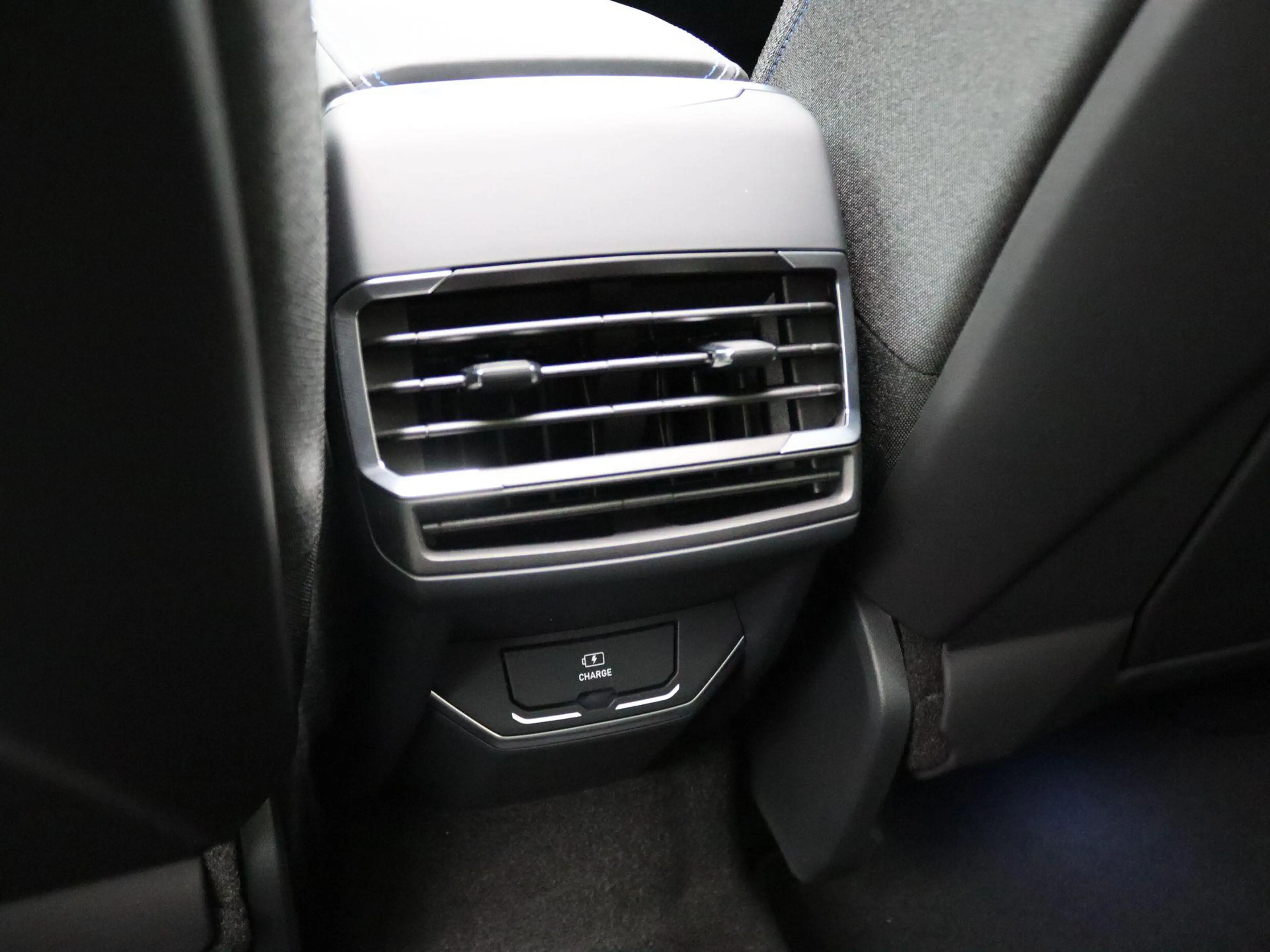 Lynk & Co 01 1.5 Plug-in Hybride 261PK Aut. SOH 99,84%, Achteru — photo 44