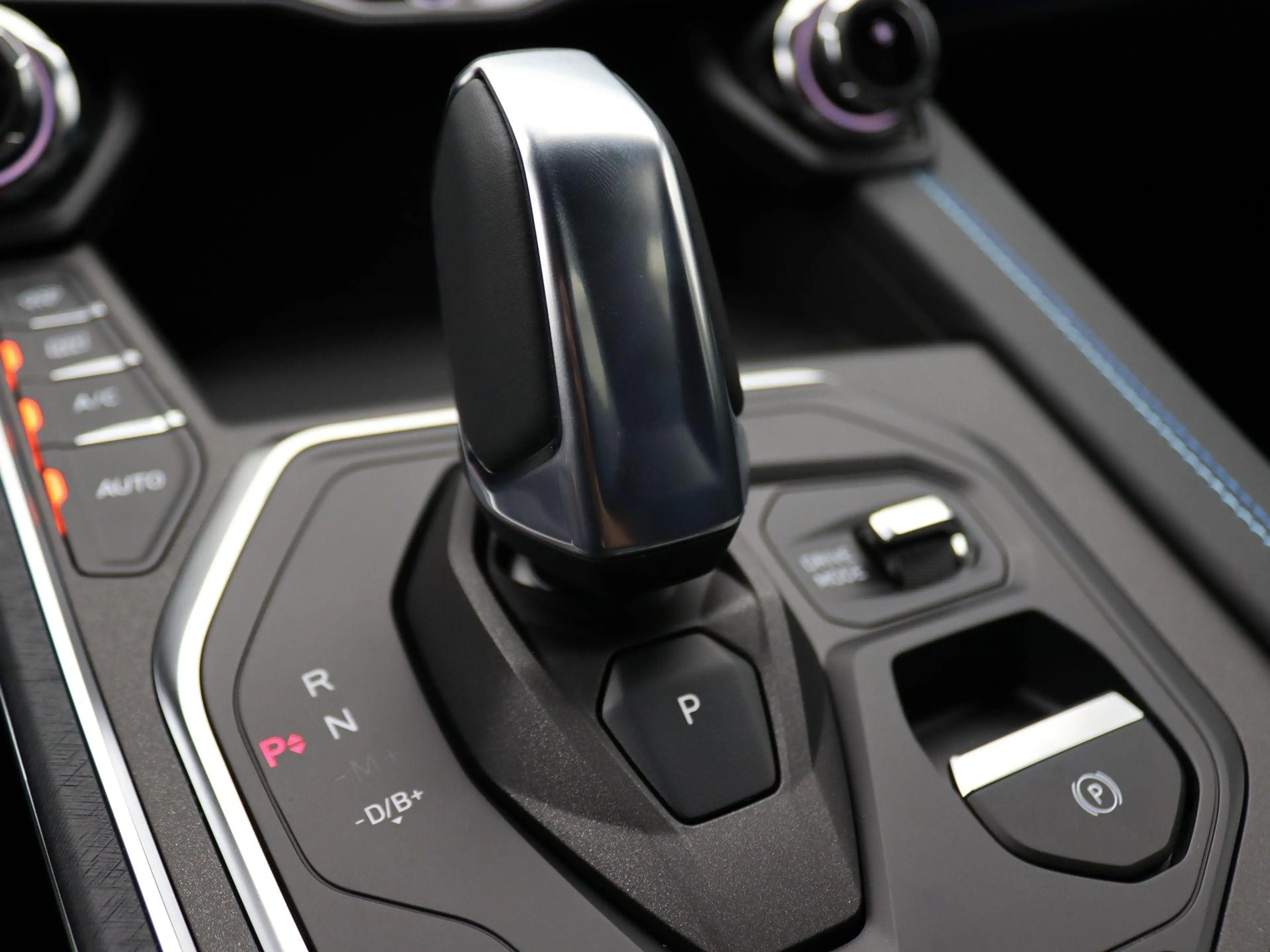 Lynk & Co 01 1.5 Plug-in Hybride 261PK Aut. SOH 99,84%, Achteru — photo 32